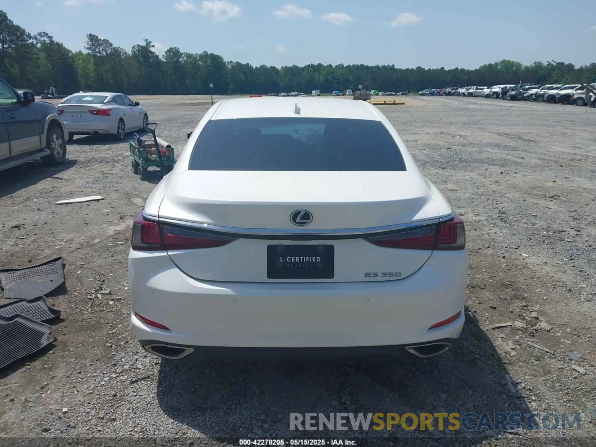 15 Photograph of a damaged car 58ADZ1B17LU074973 LEXUS ES 350 2020