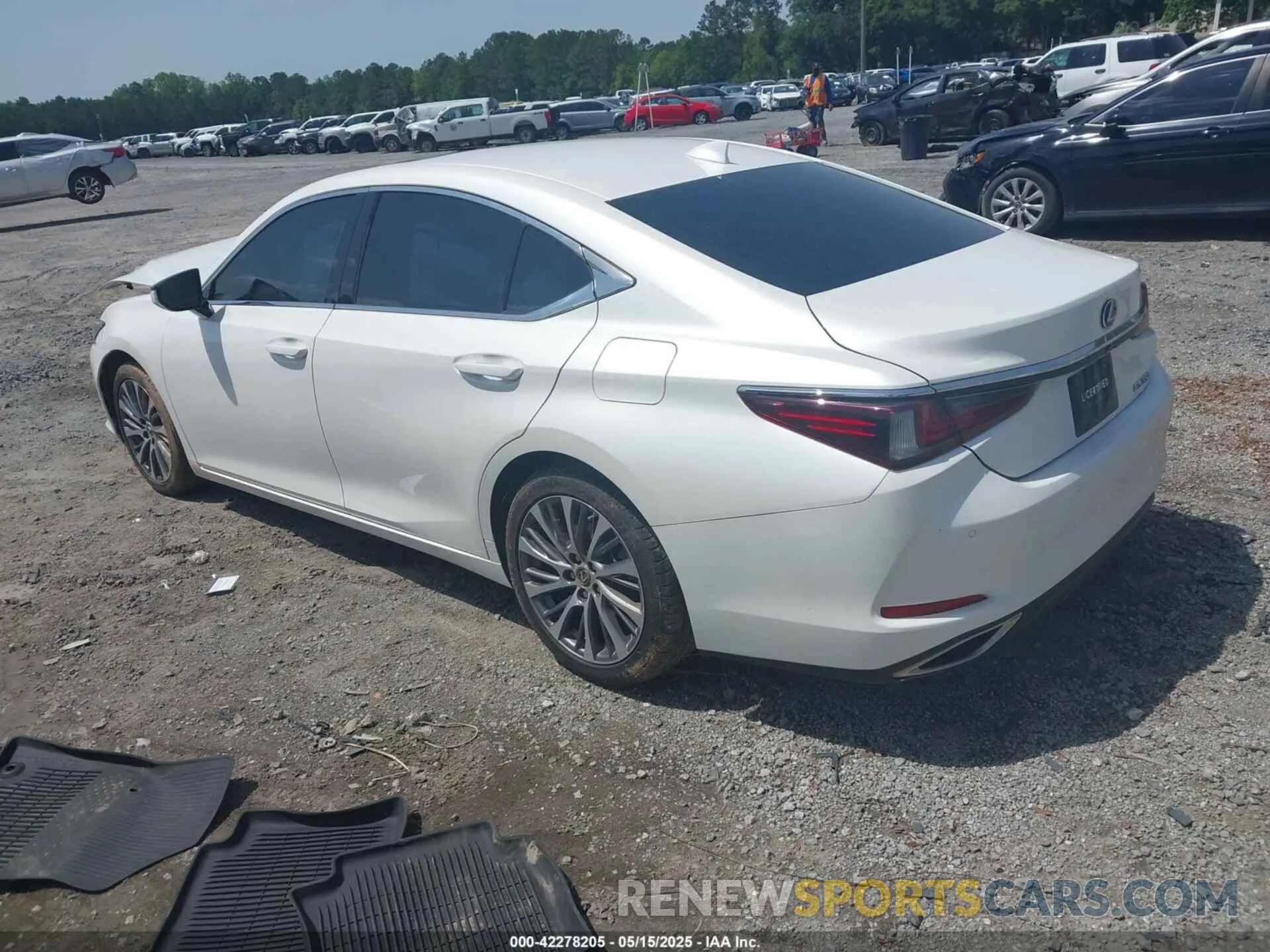 3 Photograph of a damaged car 58ADZ1B17LU074973 LEXUS ES 350 2020
