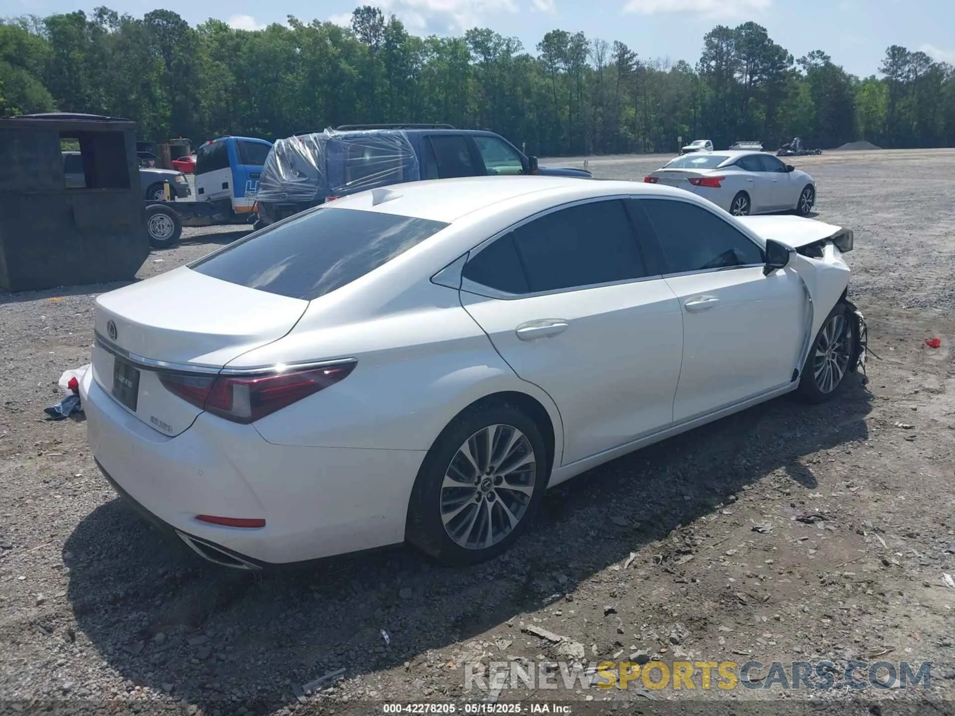 4 Photograph of a damaged car 58ADZ1B17LU074973 LEXUS ES 350 2020
