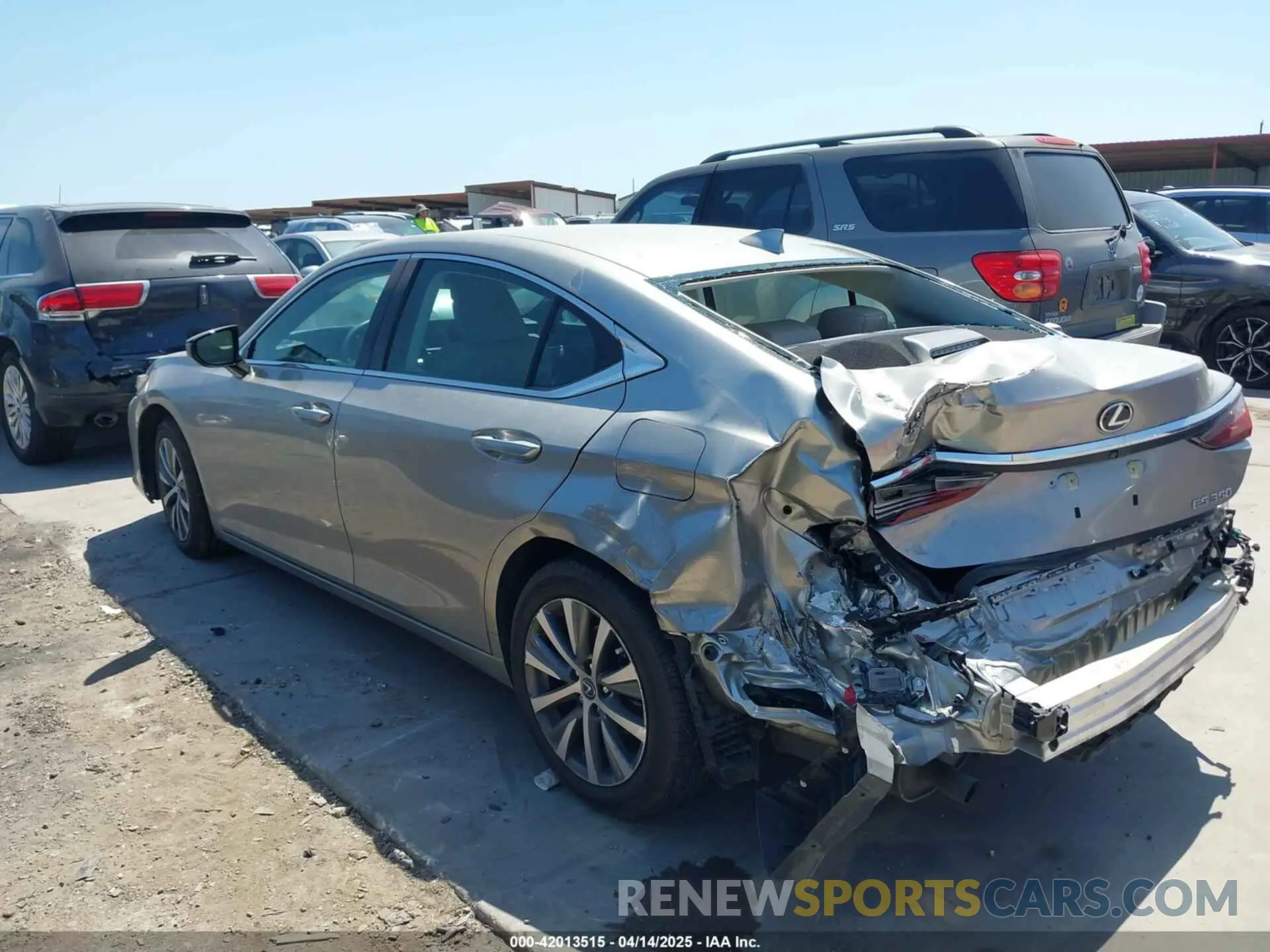 14 Photograph of a damaged car 58ADZ1B18LU073041 LEXUS ES 350 2020