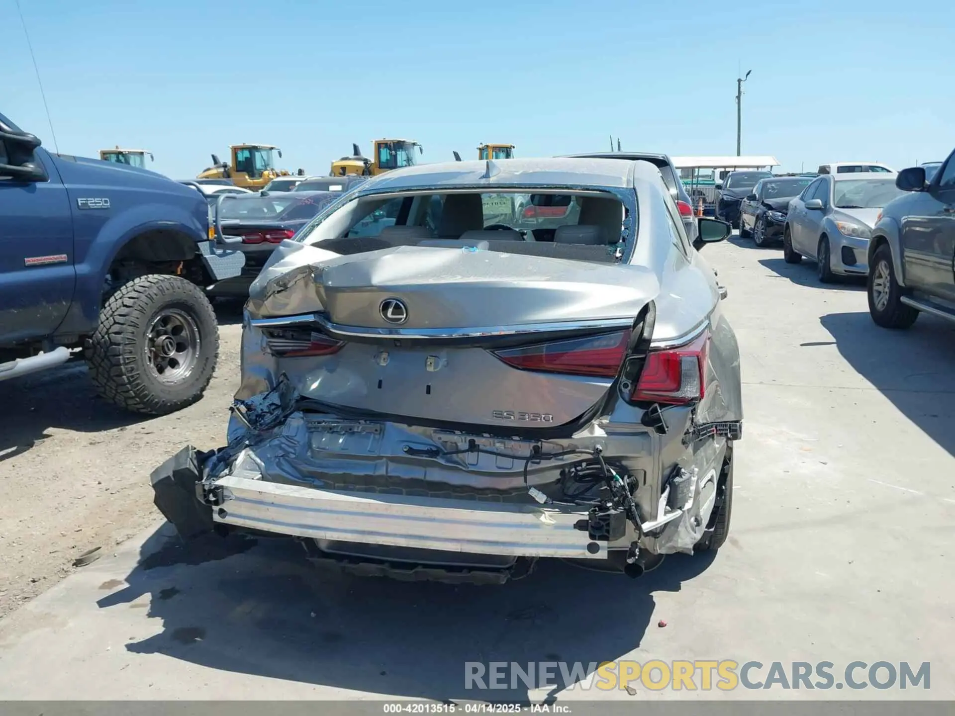 16 Photograph of a damaged car 58ADZ1B18LU073041 LEXUS ES 350 2020