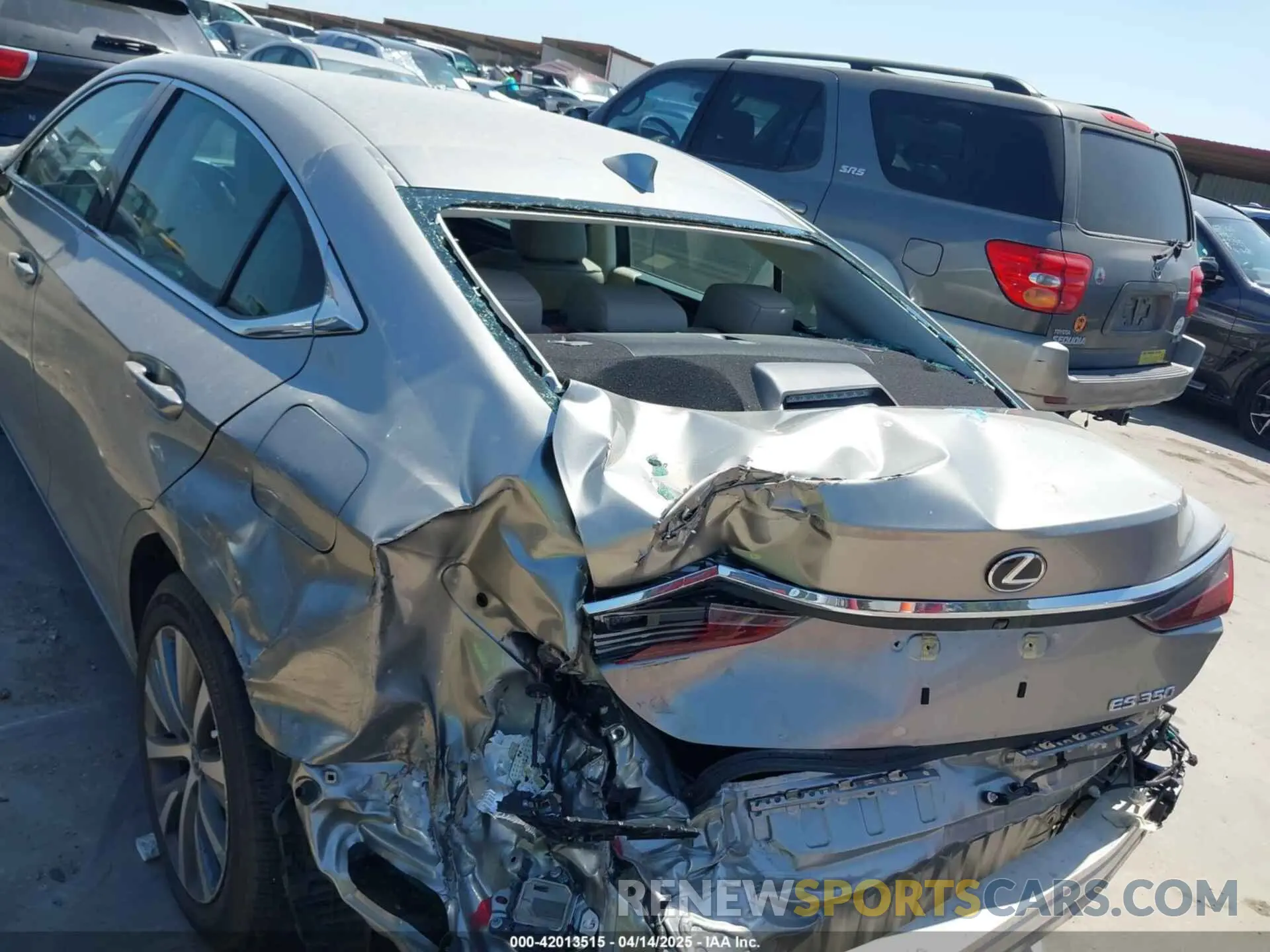 18 Photograph of a damaged car 58ADZ1B18LU073041 LEXUS ES 350 2020