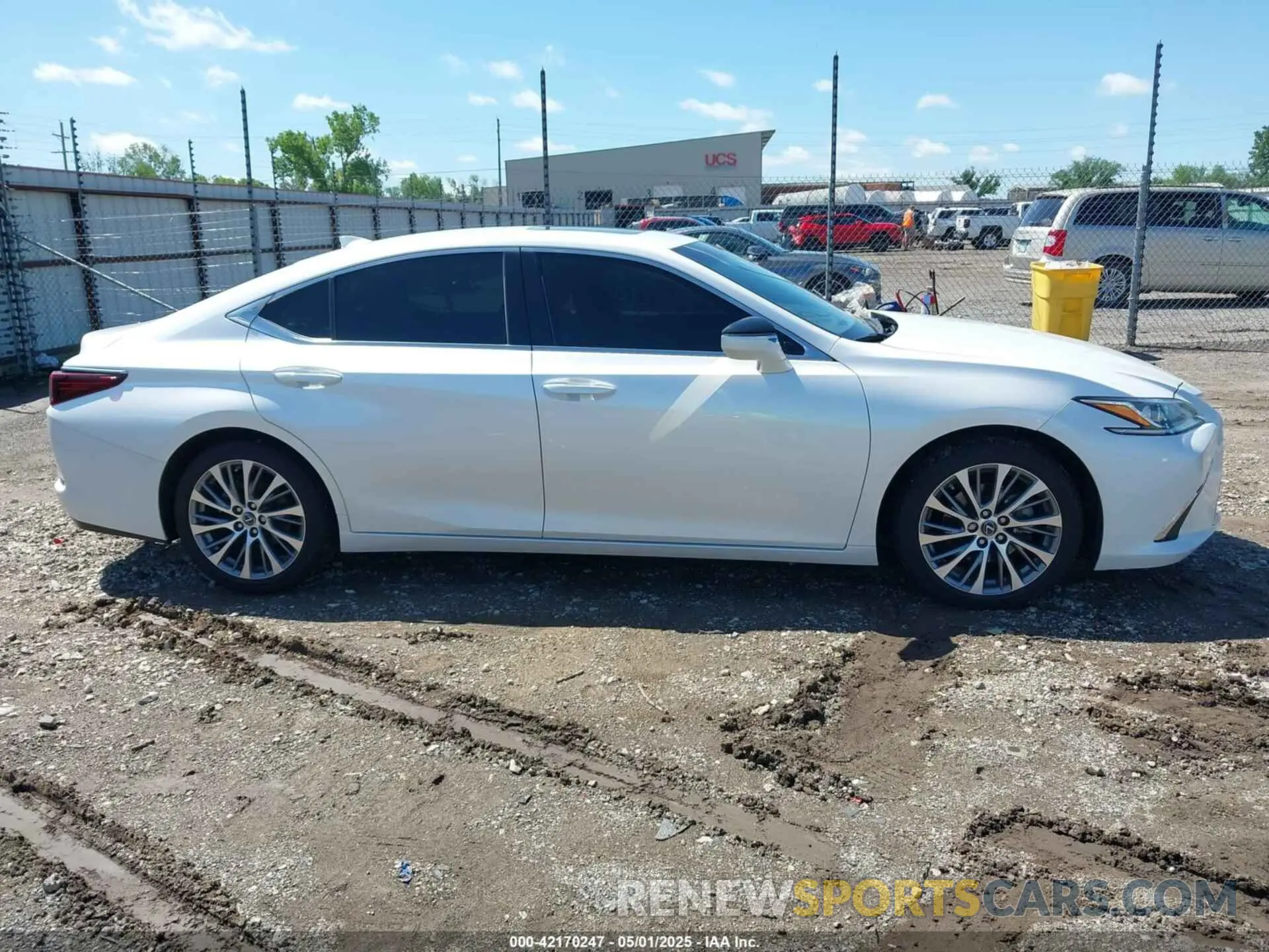 13 Photograph of a damaged car 58ADZ1B18LU075310 LEXUS ES 350 2020