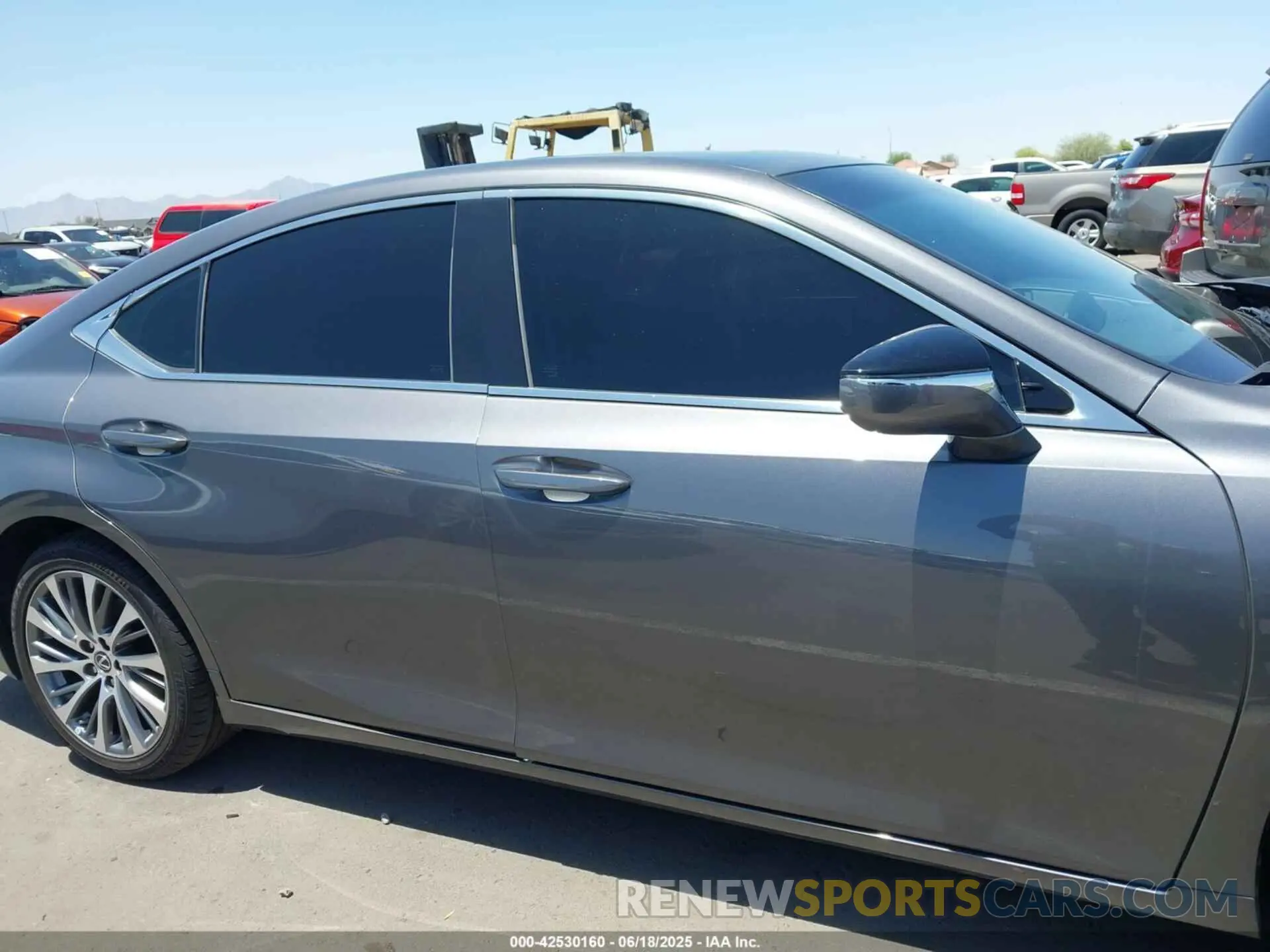 14 Photograph of a damaged car 58ADZ1B19LU056460 LEXUS ES 350 2020