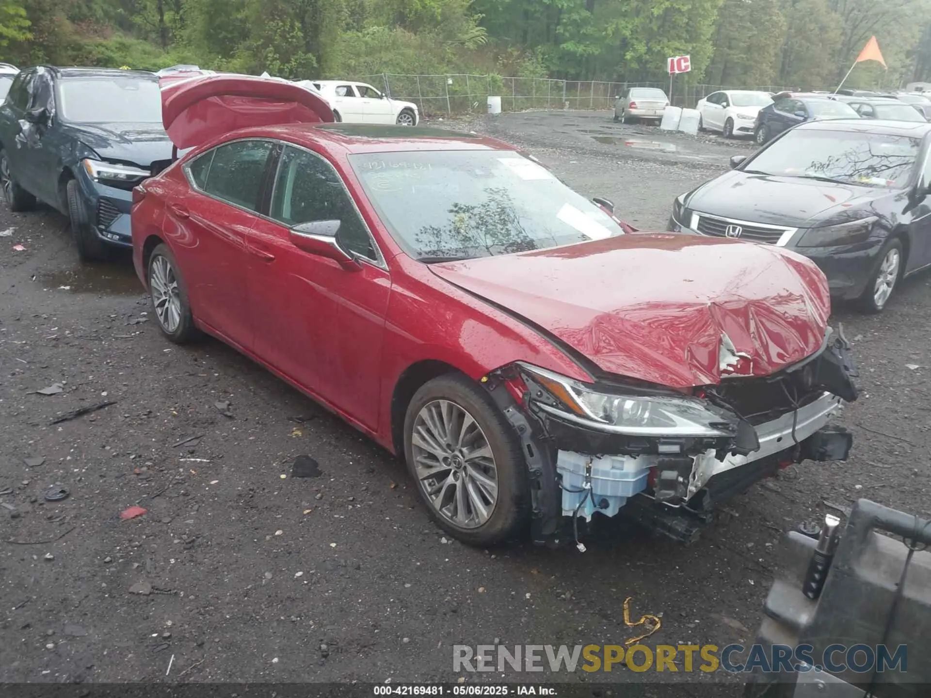 1 Photograph of a damaged car 58ADZ1B19LU078202 LEXUS ES 350 2020