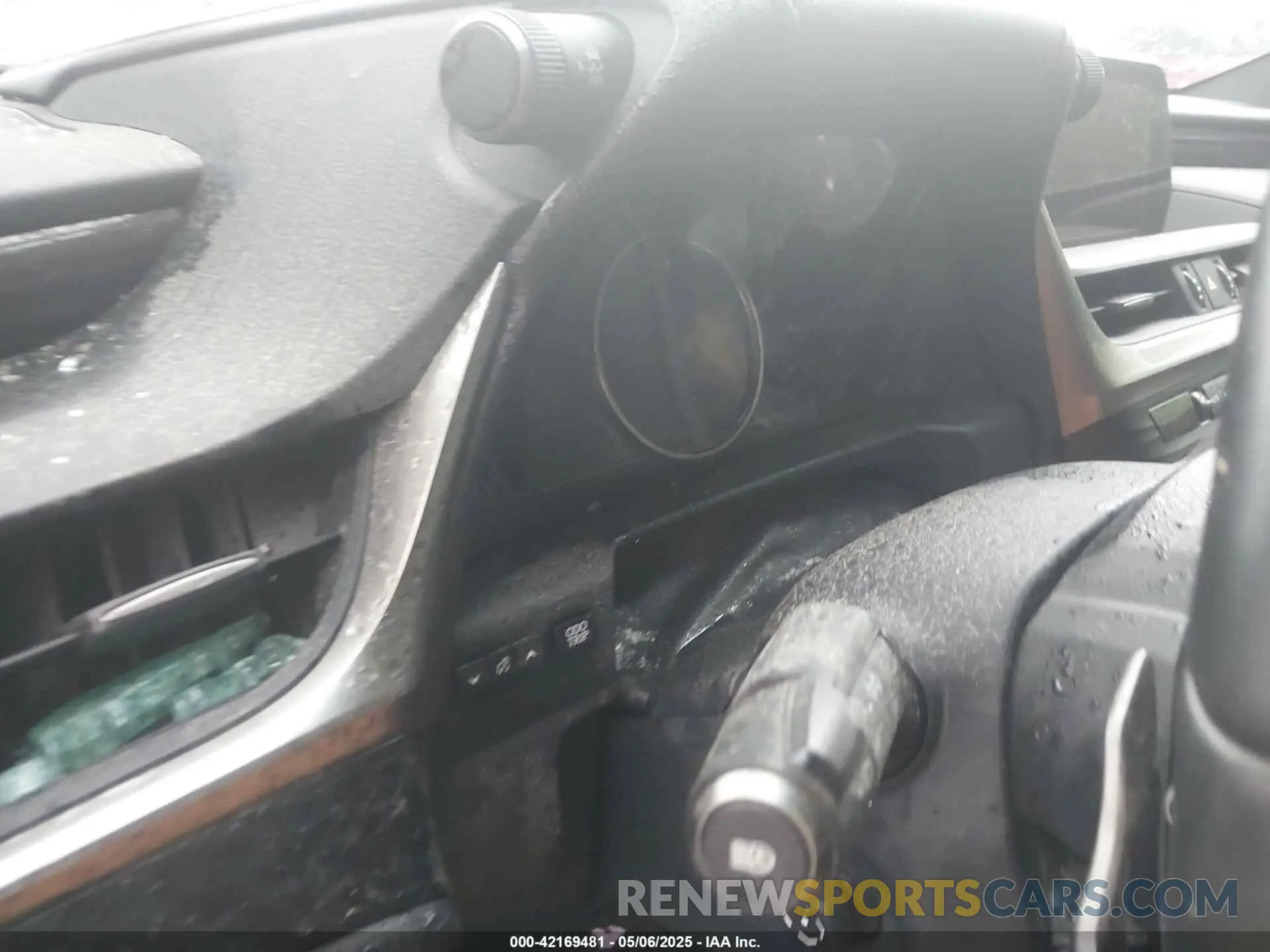 15 Photograph of a damaged car 58ADZ1B19LU078202 LEXUS ES 350 2020