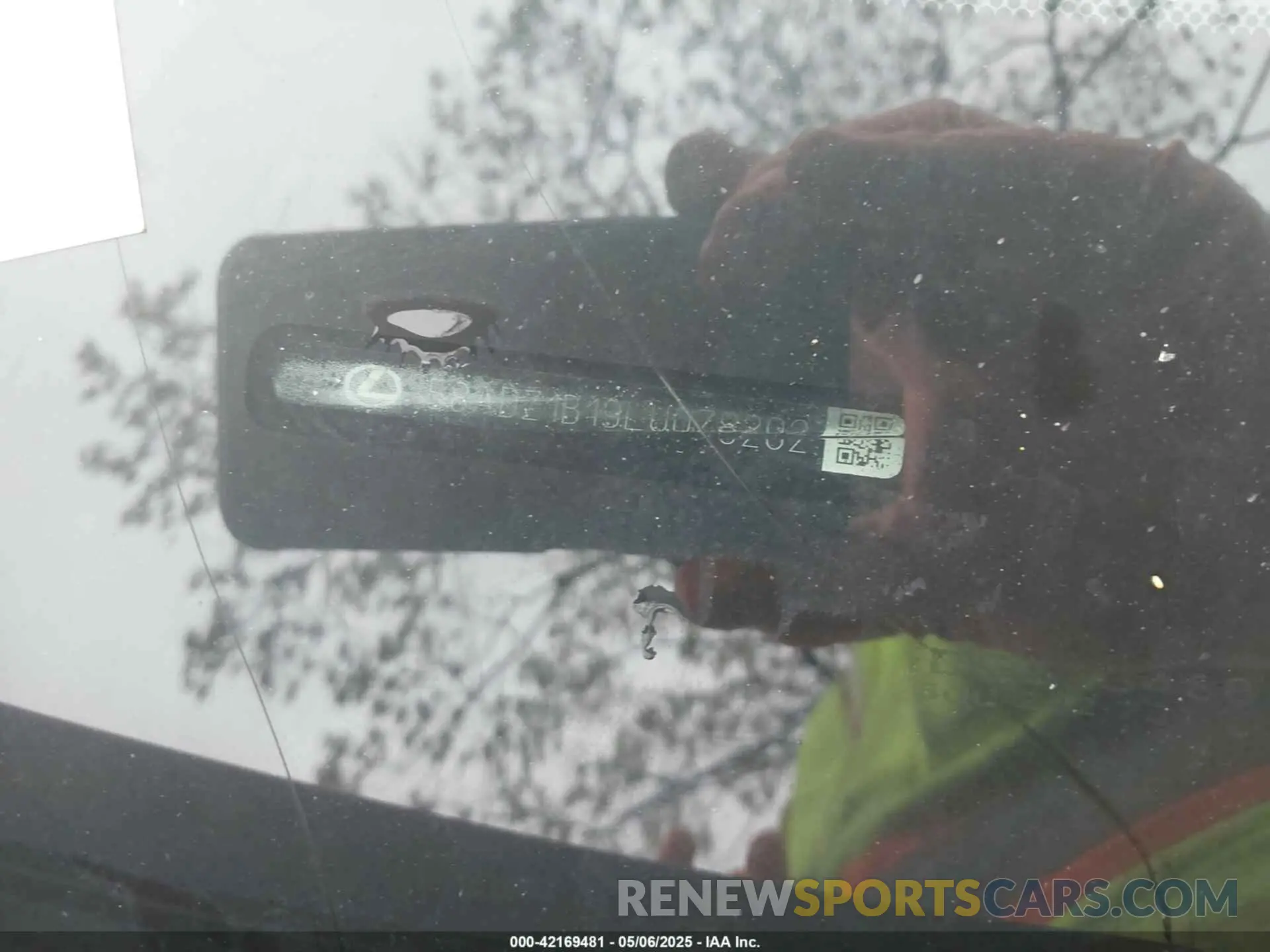 17 Photograph of a damaged car 58ADZ1B19LU078202 LEXUS ES 350 2020
