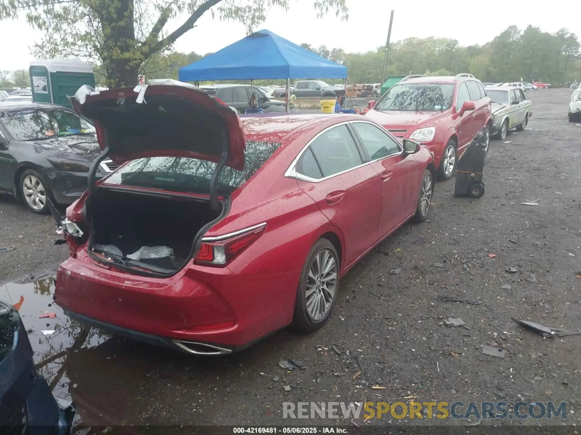 4 Photograph of a damaged car 58ADZ1B19LU078202 LEXUS ES 350 2020