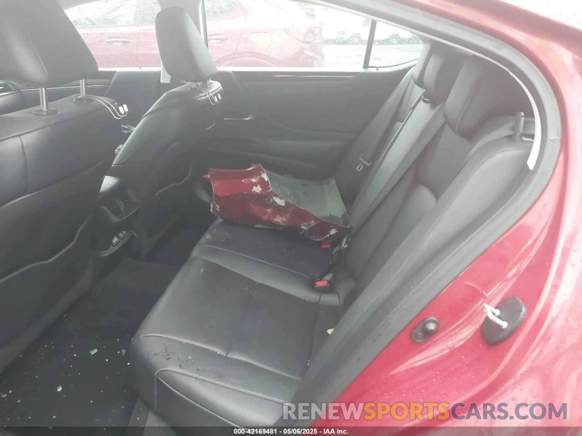 8 Photograph of a damaged car 58ADZ1B19LU078202 LEXUS ES 350 2020