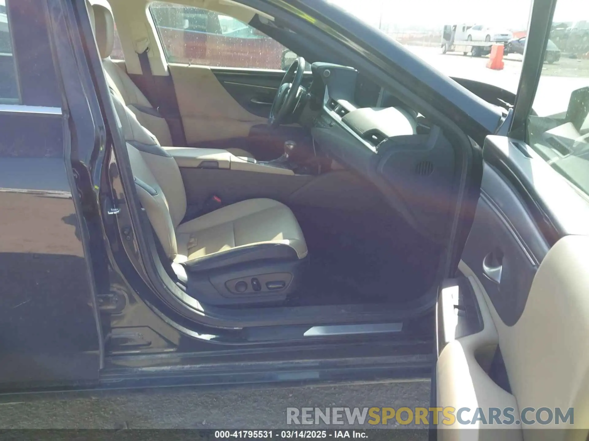 5 Photograph of a damaged car 58ADZ1B1XLU070884 LEXUS ES 350 2020