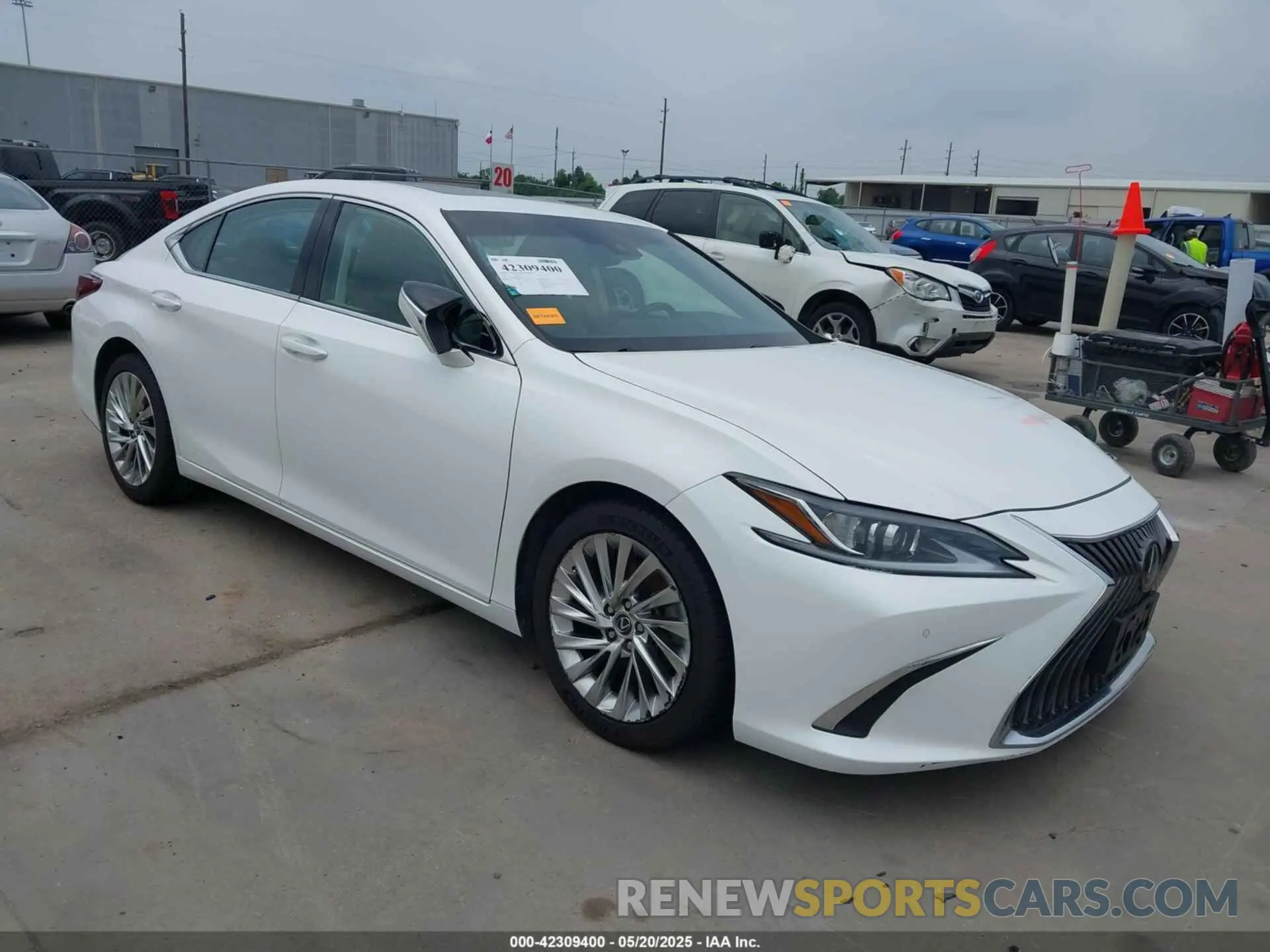 1 Photograph of a damaged car 58AEZ1B14LU056693 LEXUS ES 350 2020