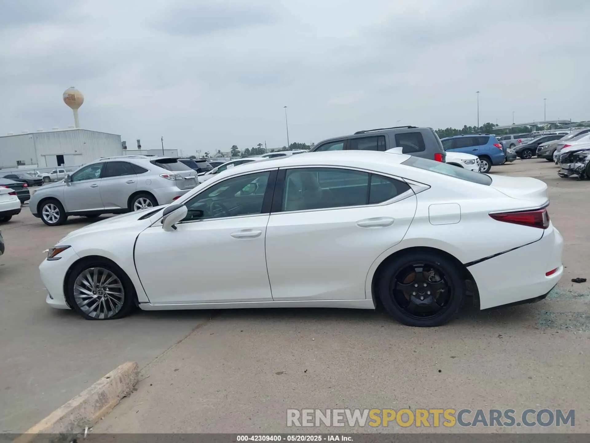 15 Photograph of a damaged car 58AEZ1B14LU056693 LEXUS ES 350 2020