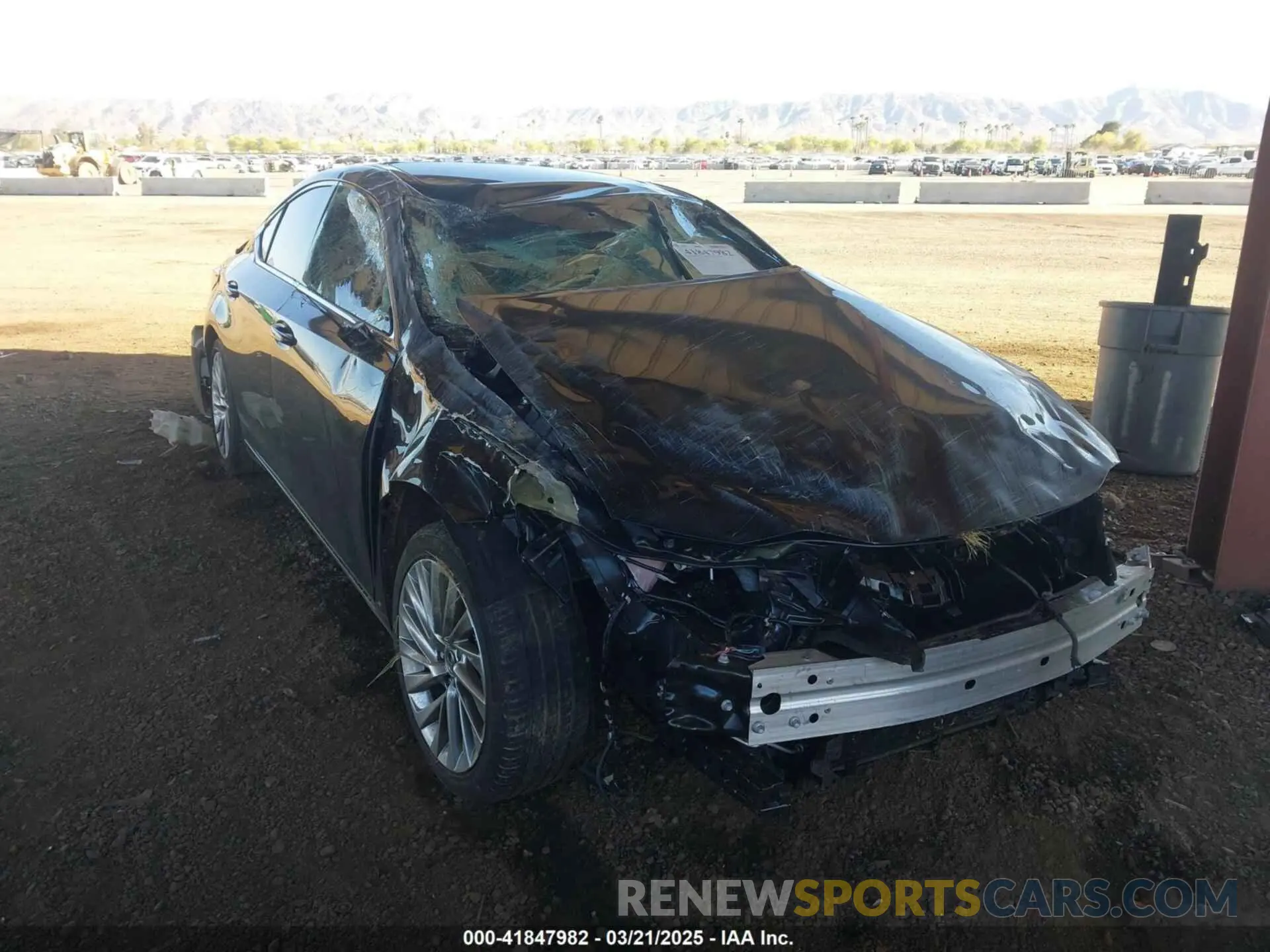 1 Photograph of a damaged car 58AEZ1B15LU053883 LEXUS ES 350 2020