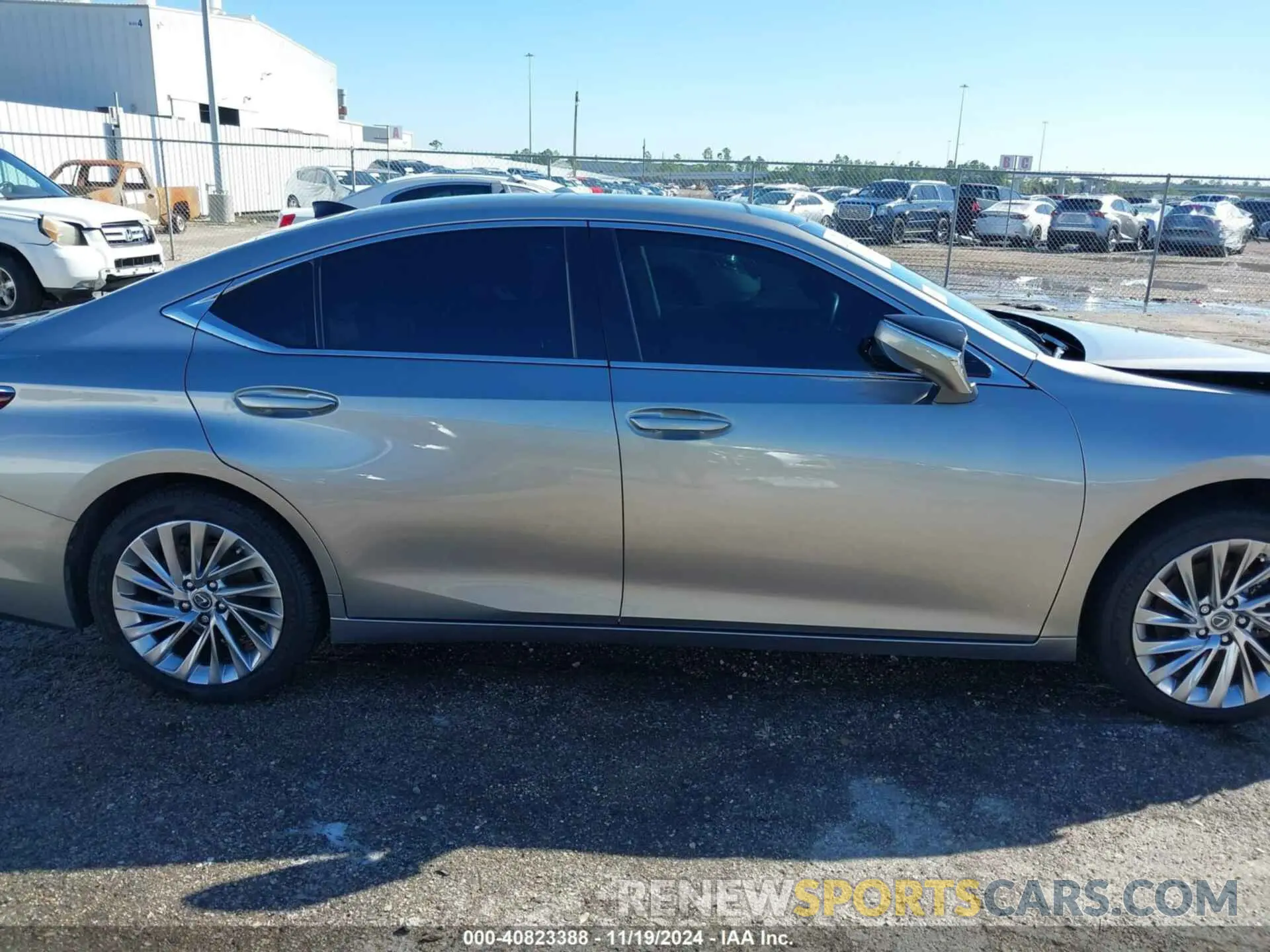 14 Photograph of a damaged car 58AFZ1B19LU067967 LEXUS ES 350 2020