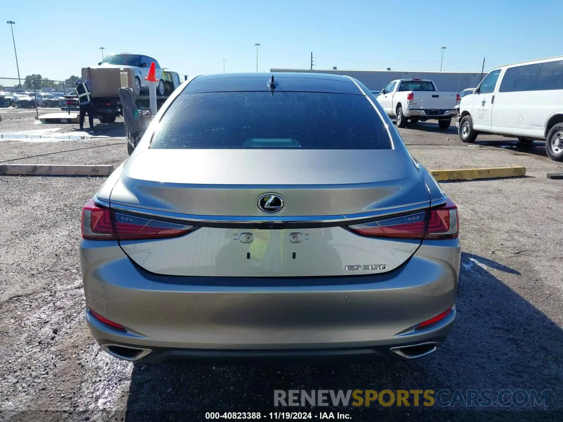 17 Photograph of a damaged car 58AFZ1B19LU067967 LEXUS ES 350 2020