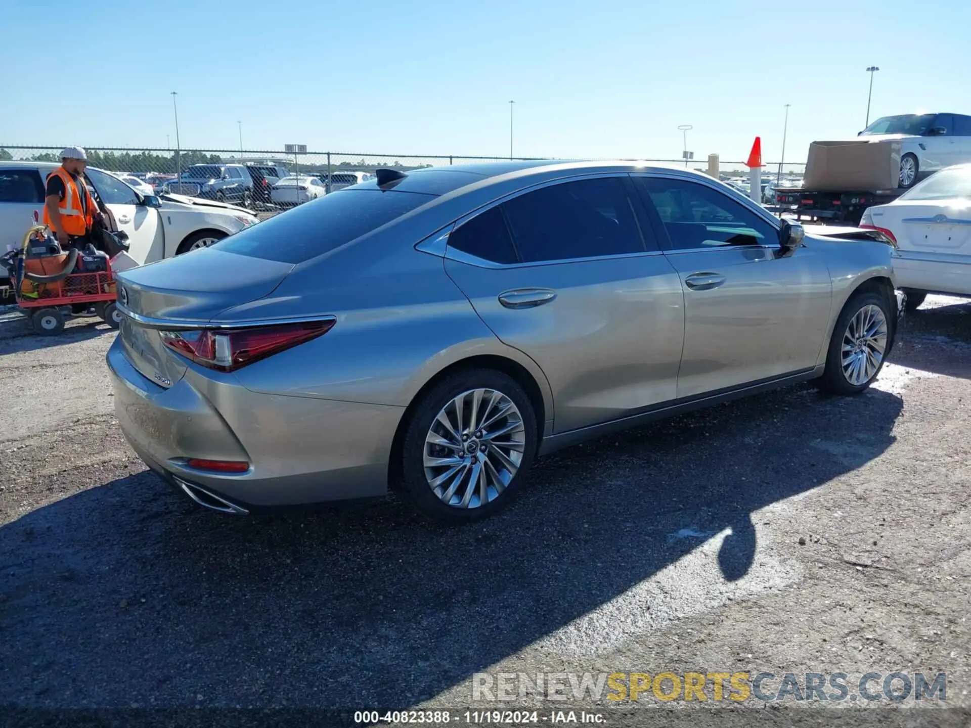 4 Photograph of a damaged car 58AFZ1B19LU067967 LEXUS ES 350 2020