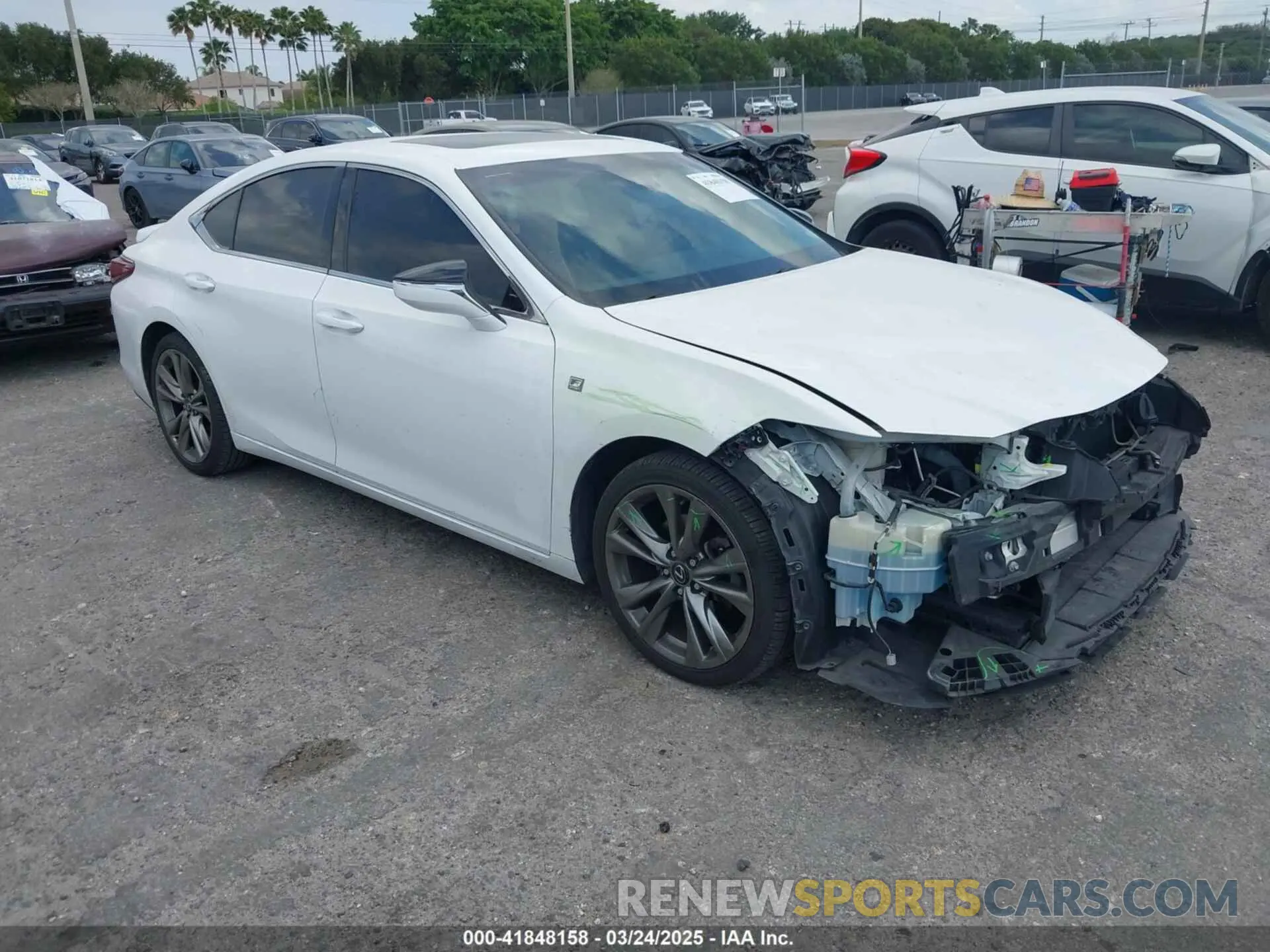 1 Photograph of a damaged car 58AGZ1B10LU061396 LEXUS ES 350 2020