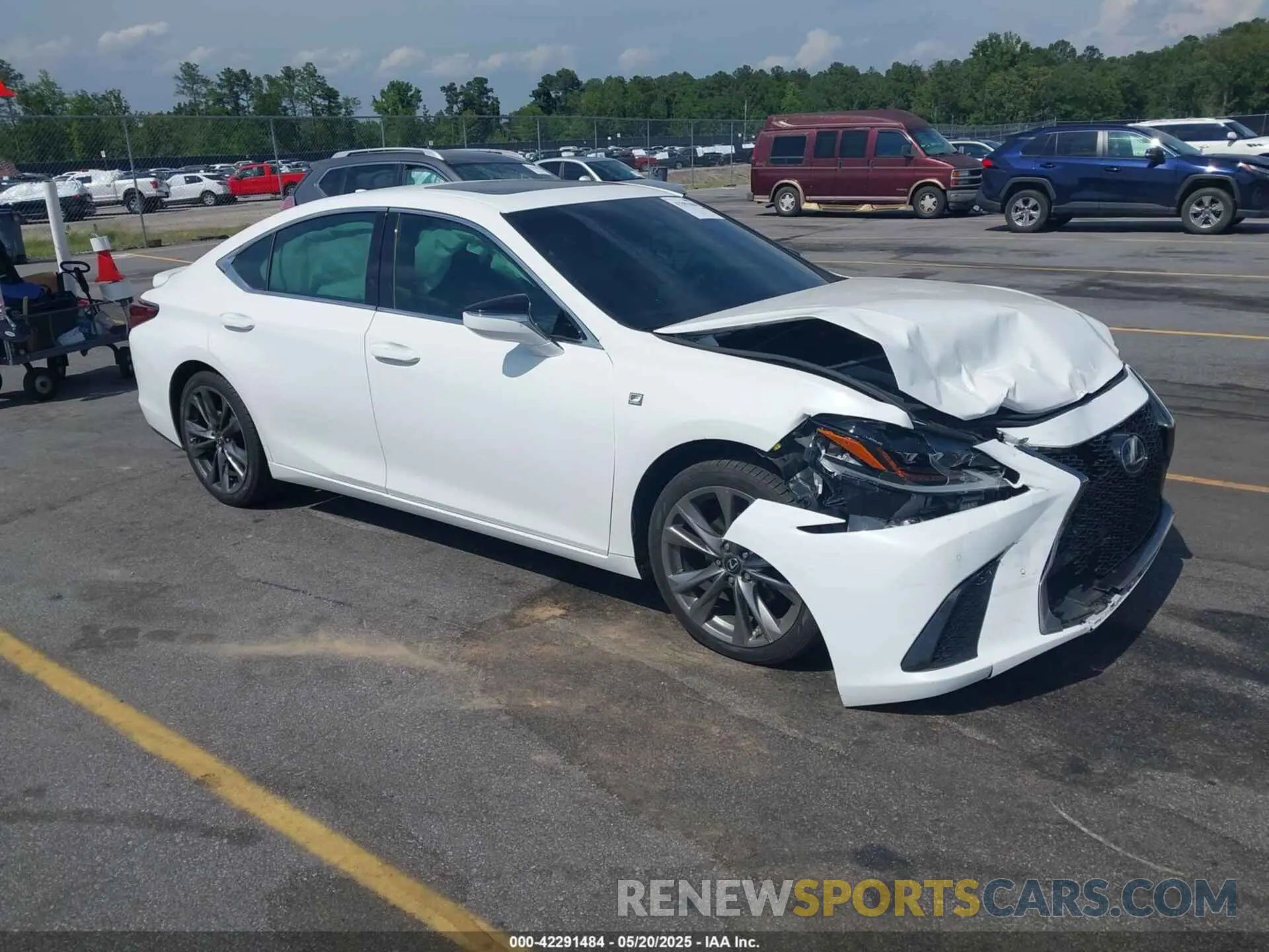 1 Photograph of a damaged car 58AGZ1B11LU065716 LEXUS ES 350 2020