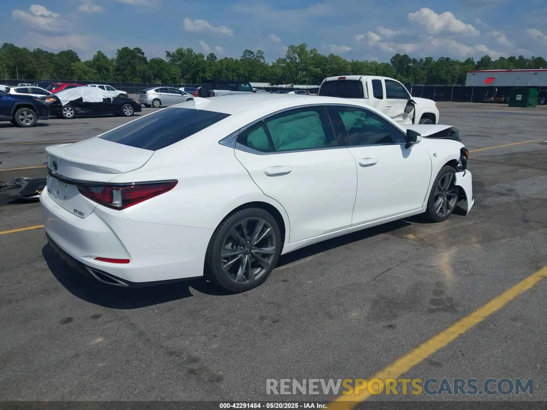 4 Photograph of a damaged car 58AGZ1B11LU065716 LEXUS ES 350 2020