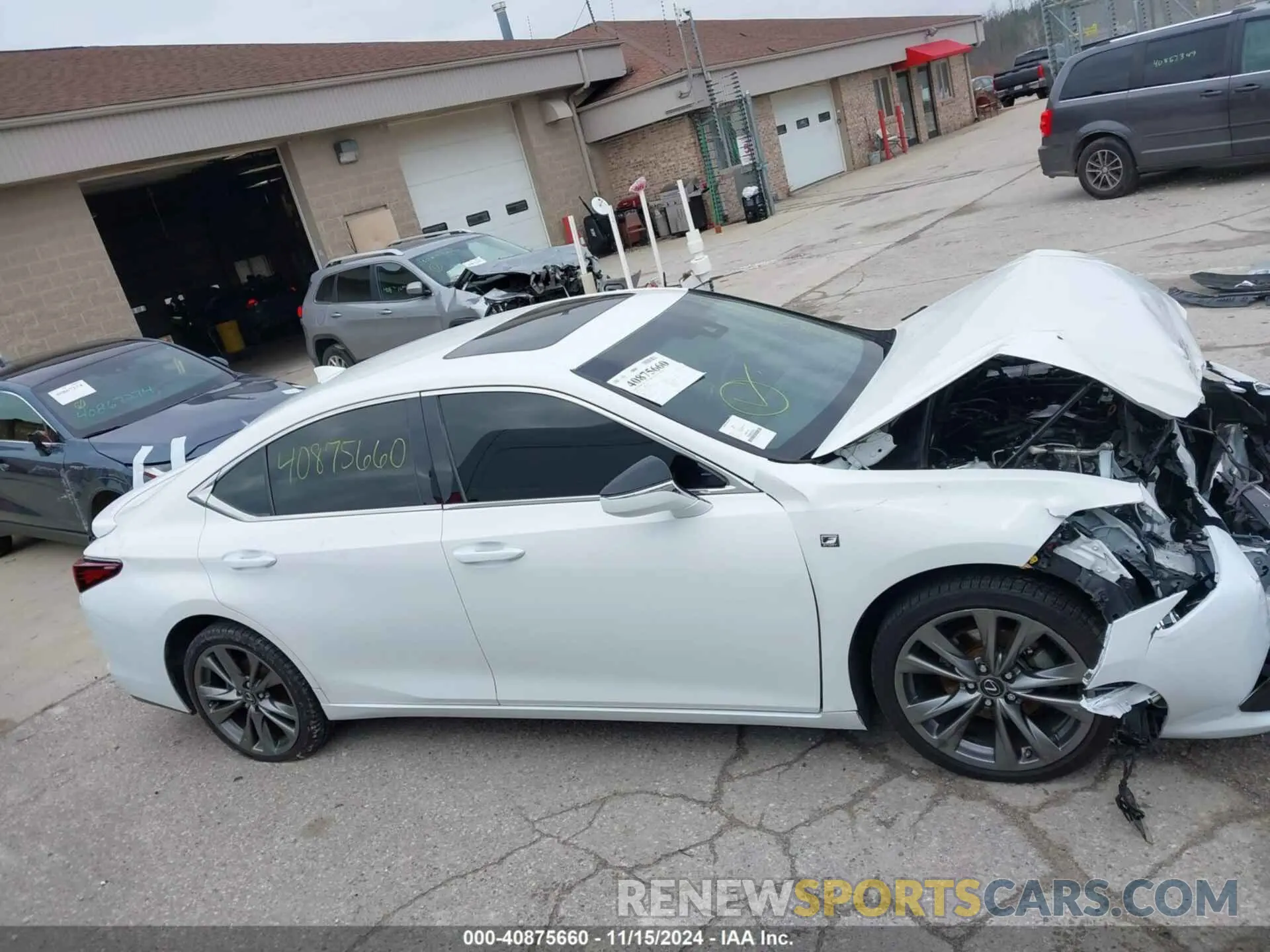 14 Photograph of a damaged car 58AGZ1B15LU062642 LEXUS ES 350 2020