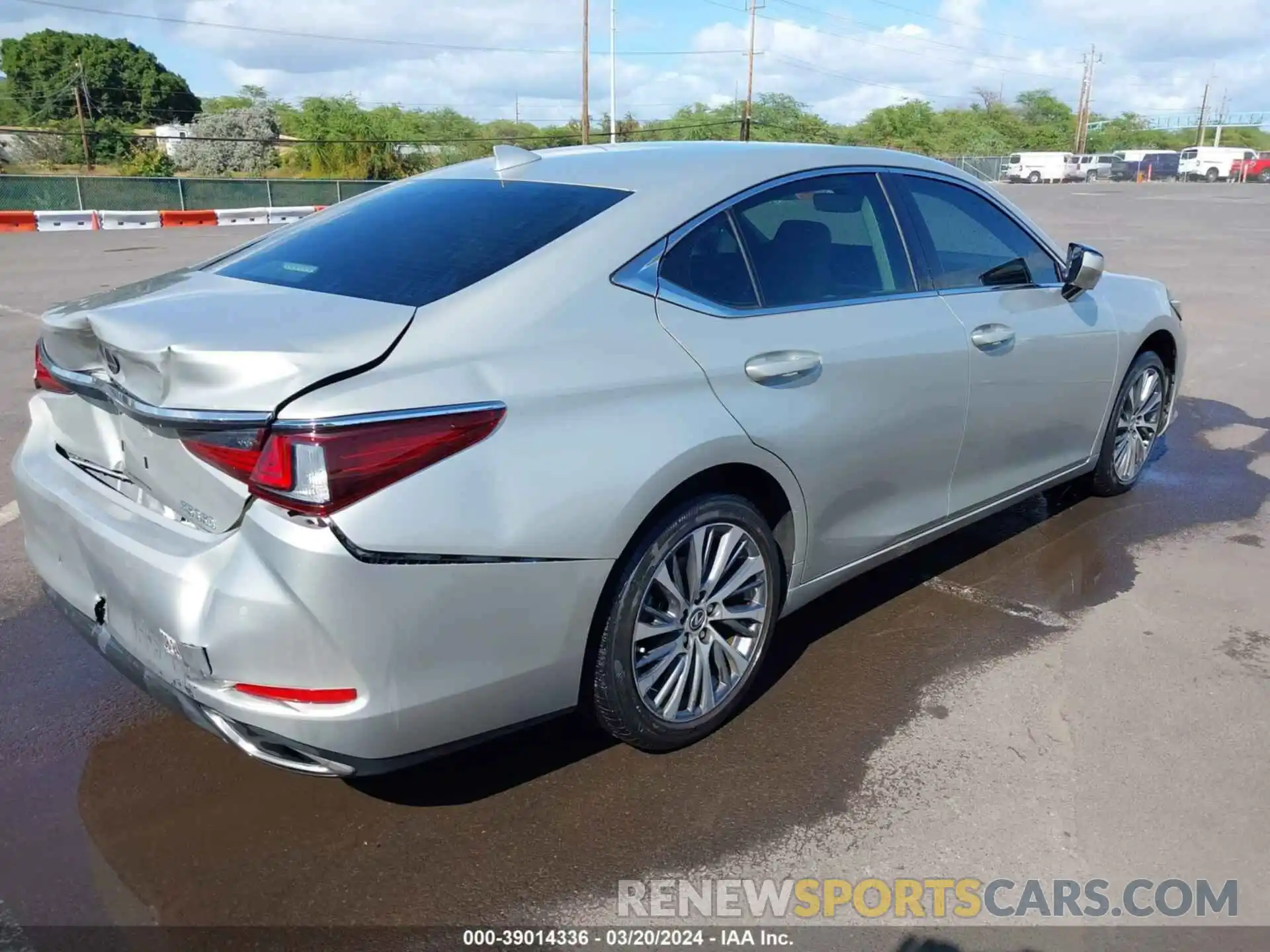 4 Photograph of a damaged car JTHEZ1B18L2010192 LEXUS ES 350 2020