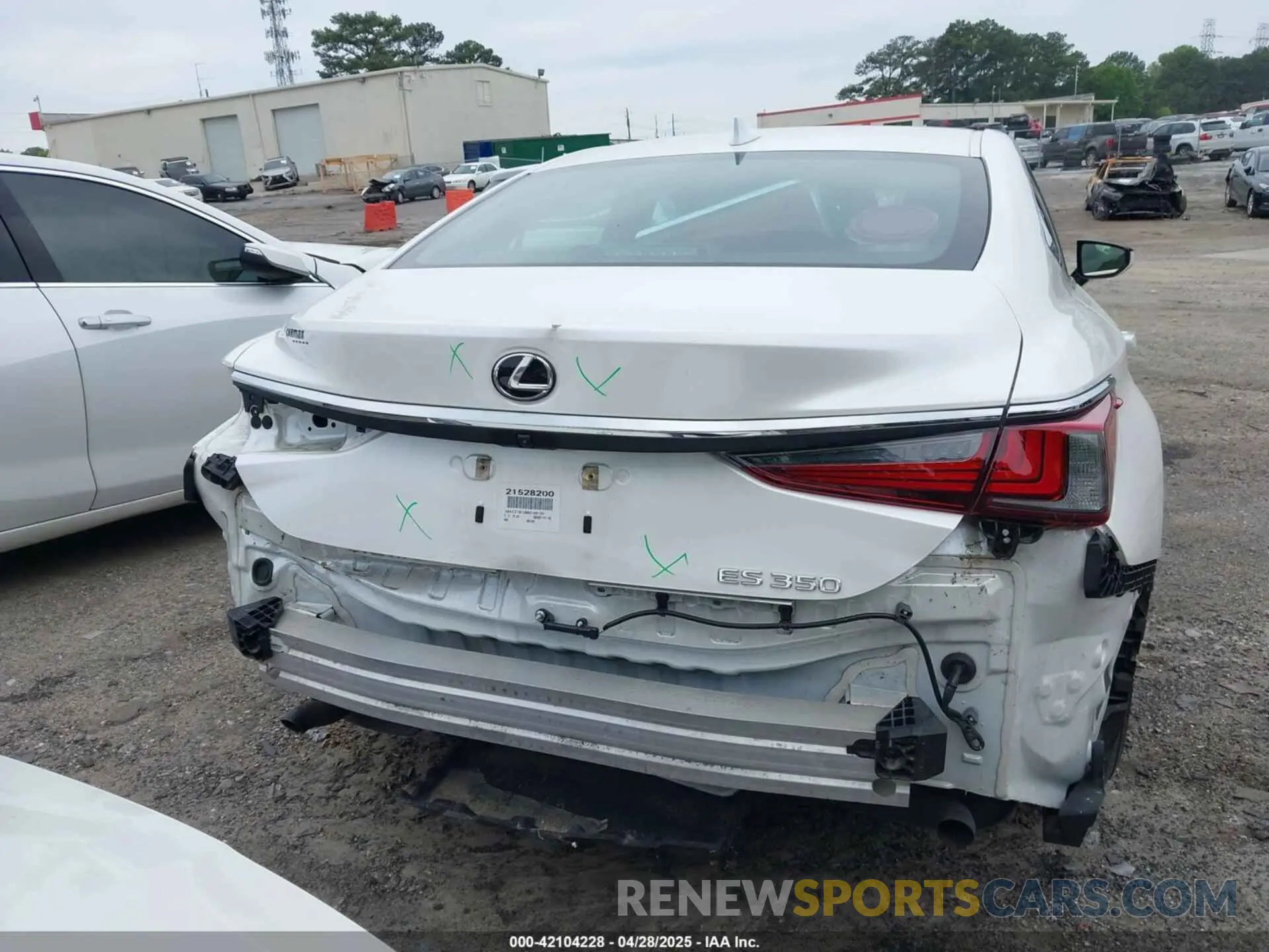 16 Photograph of a damaged car 58ACZ1B12MU103129 LEXUS ES 350 2021