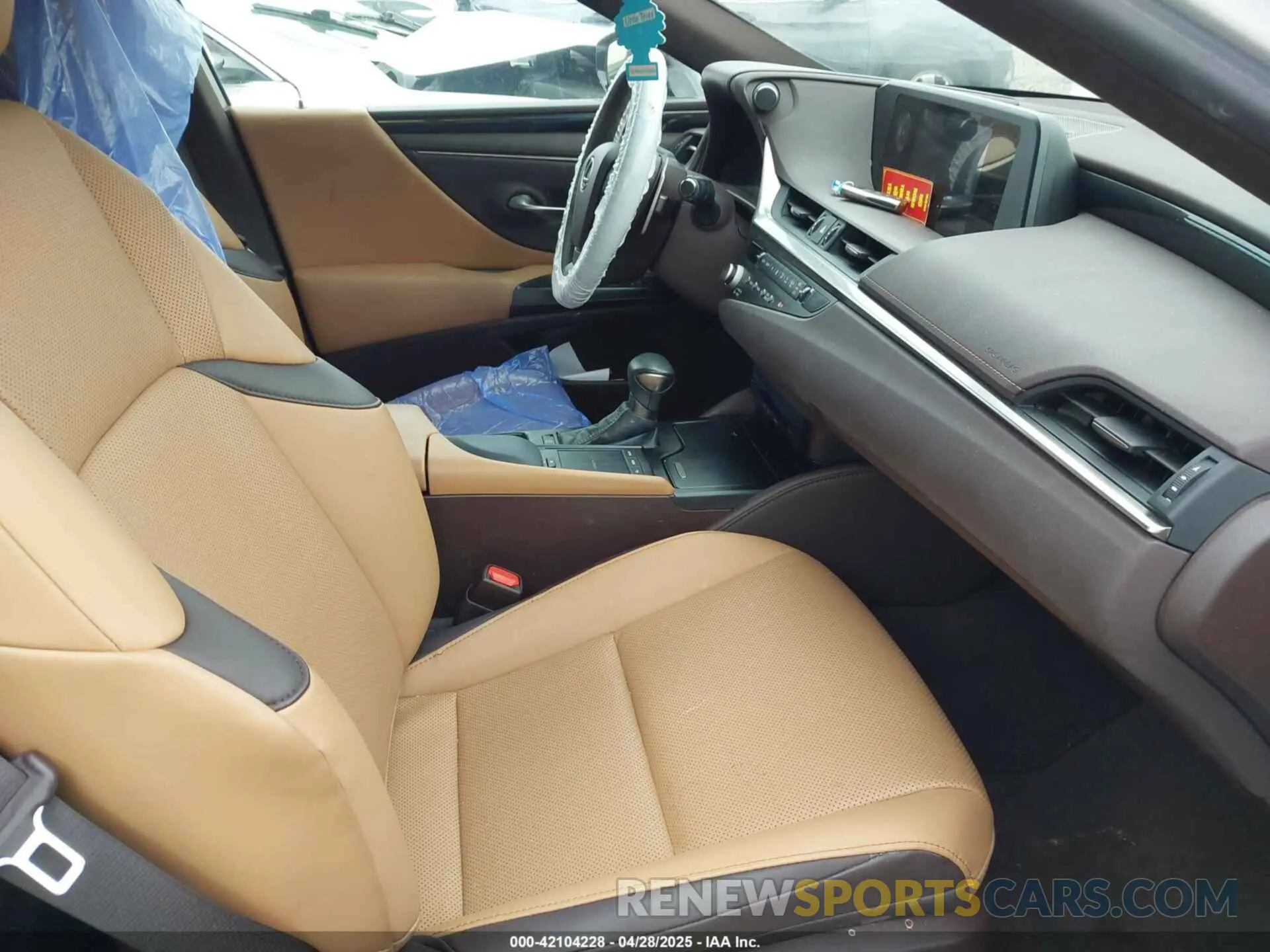 5 Photograph of a damaged car 58ACZ1B12MU103129 LEXUS ES 350 2021