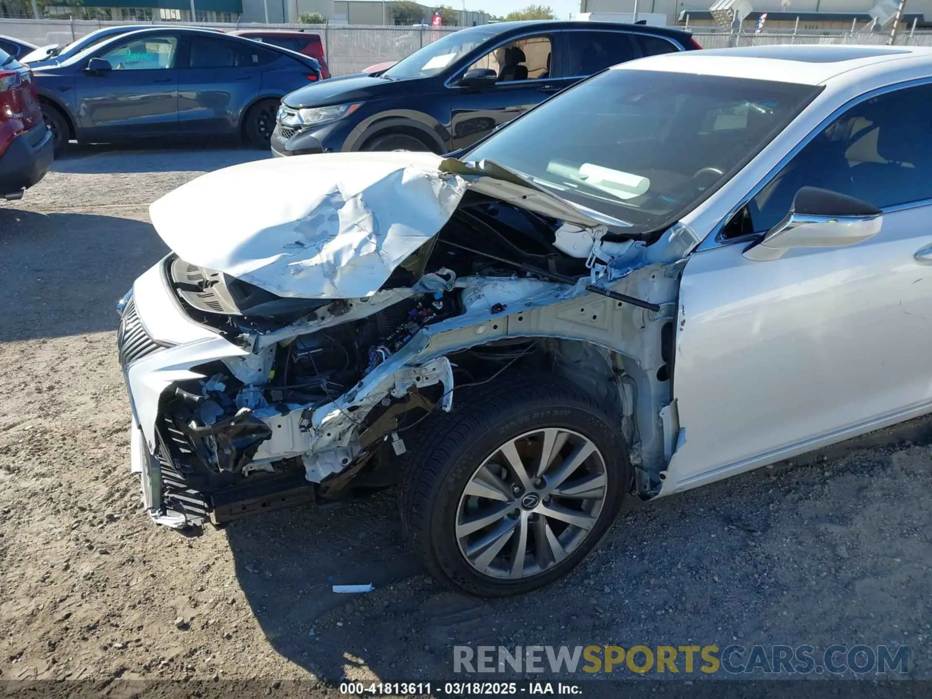 17 Photograph of a damaged car 58ACZ1B14MU085278 LEXUS ES 350 2021