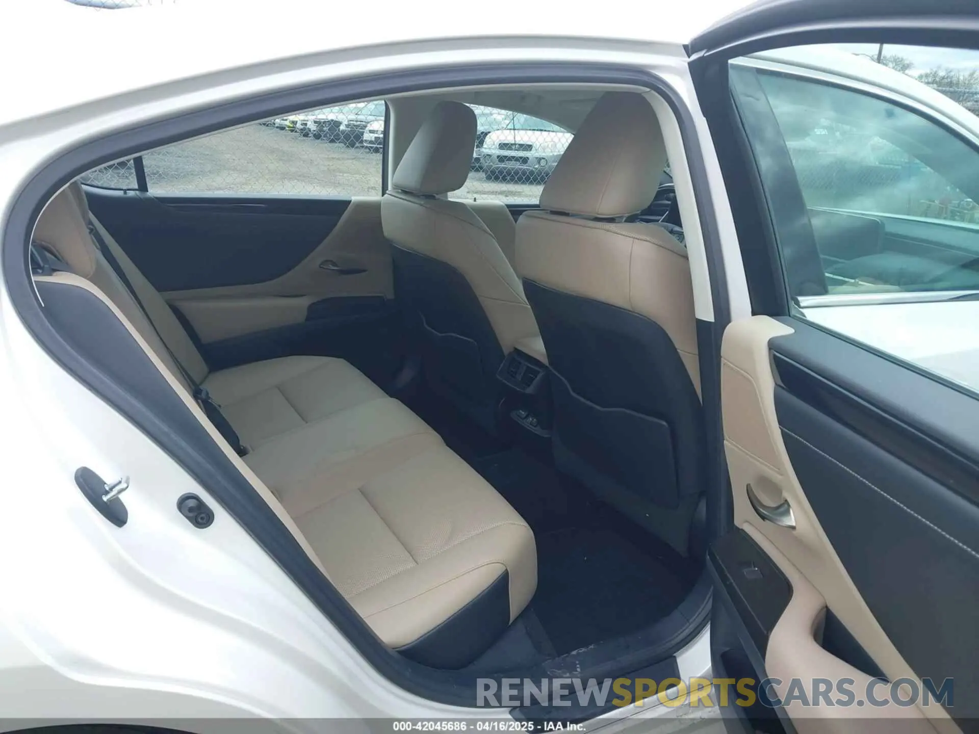 8 Photograph of a damaged car 58ADZ1B10MU082396 LEXUS ES 350 2021