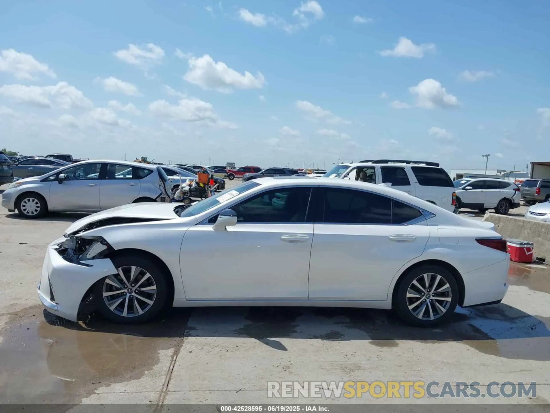 15 Photograph of a damaged car 58ADZ1B11MU084108 LEXUS ES 350 2021