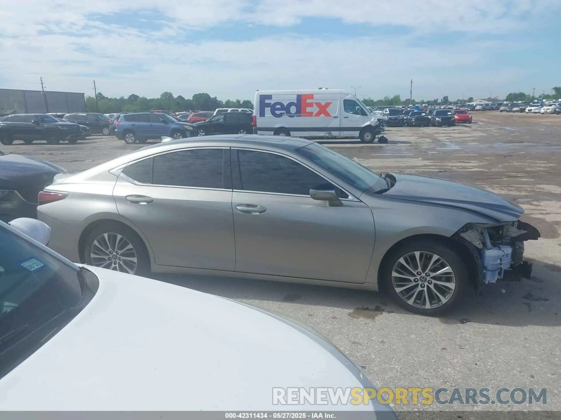 14 Photograph of a damaged car 58ADZ1B11MU087753 LEXUS ES 350 2021