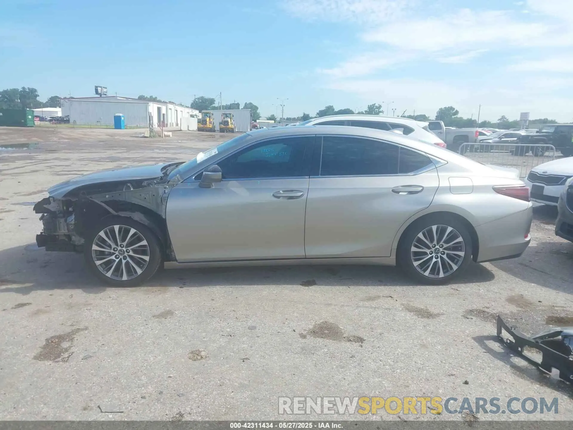 15 Photograph of a damaged car 58ADZ1B11MU087753 LEXUS ES 350 2021