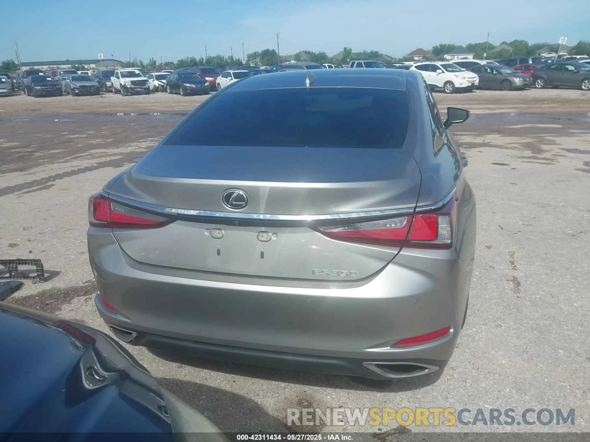 17 Photograph of a damaged car 58ADZ1B11MU087753 LEXUS ES 350 2021