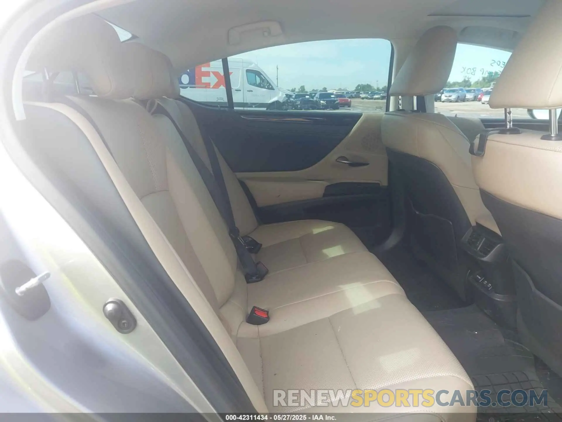 8 Photograph of a damaged car 58ADZ1B11MU087753 LEXUS ES 350 2021