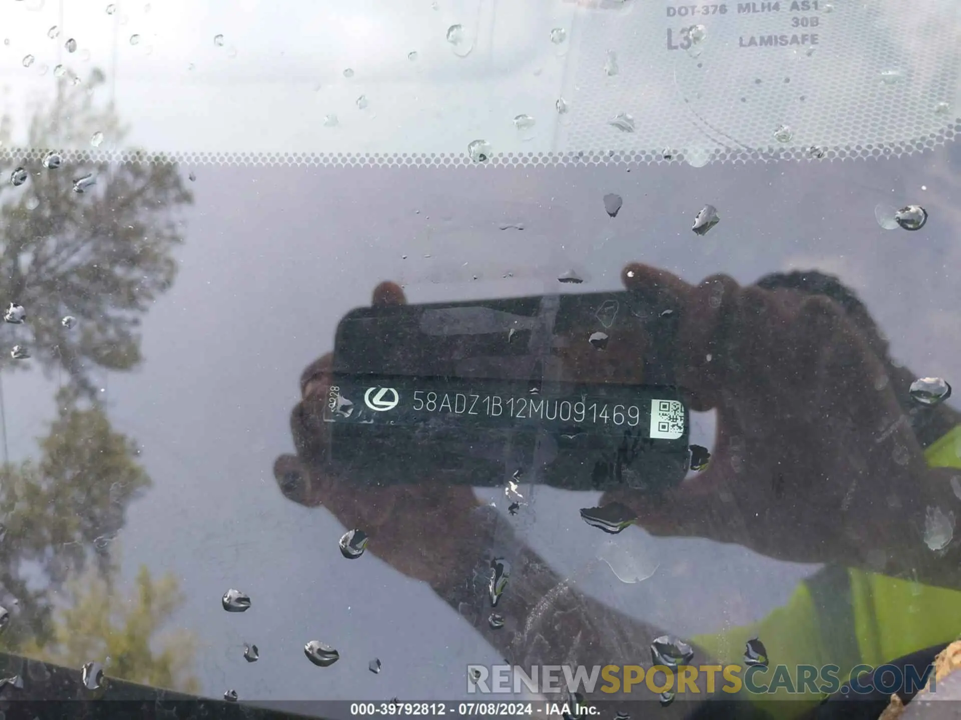 9 Photograph of a damaged car 58ADZ1B12MU091469 LEXUS ES 350 2021