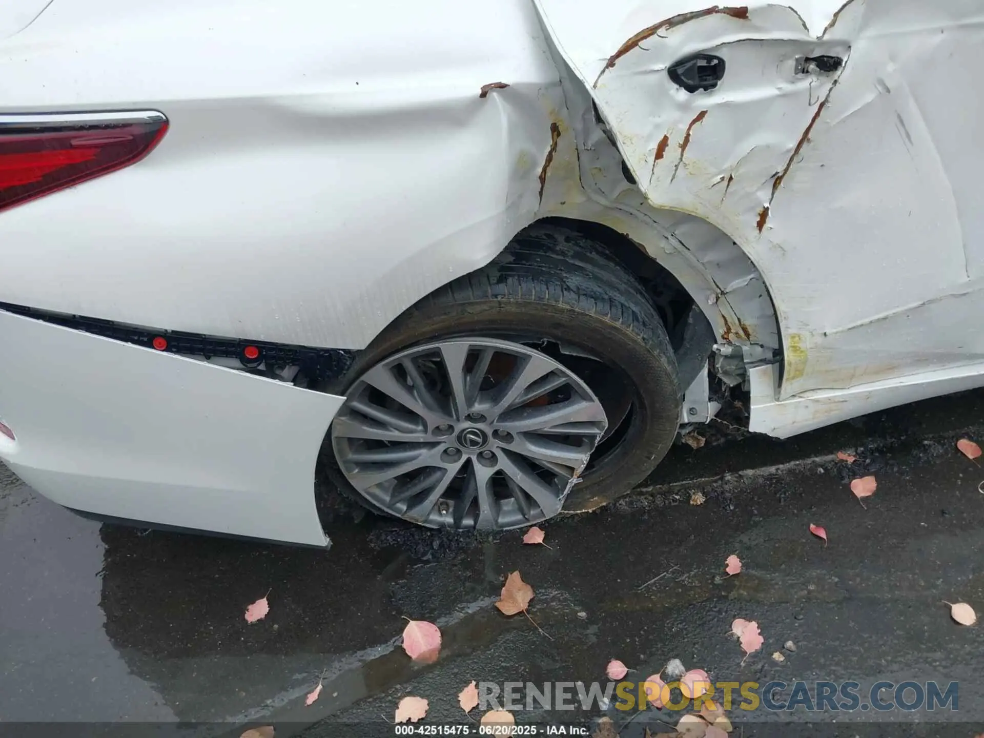 18 Photograph of a damaged car 58ADZ1B14MU086192 LEXUS ES 350 2021