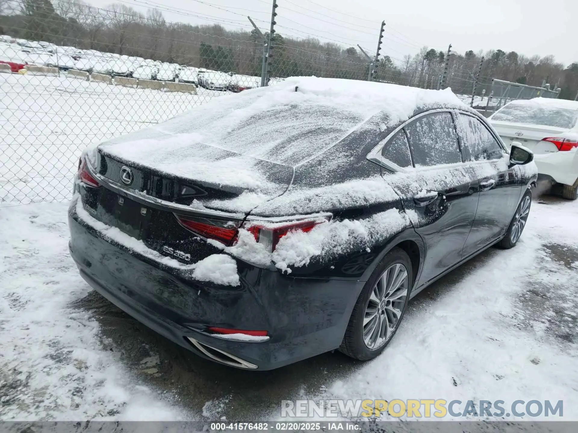 4 Photograph of a damaged car 58ADZ1B14MU091585 LEXUS ES 350 2021