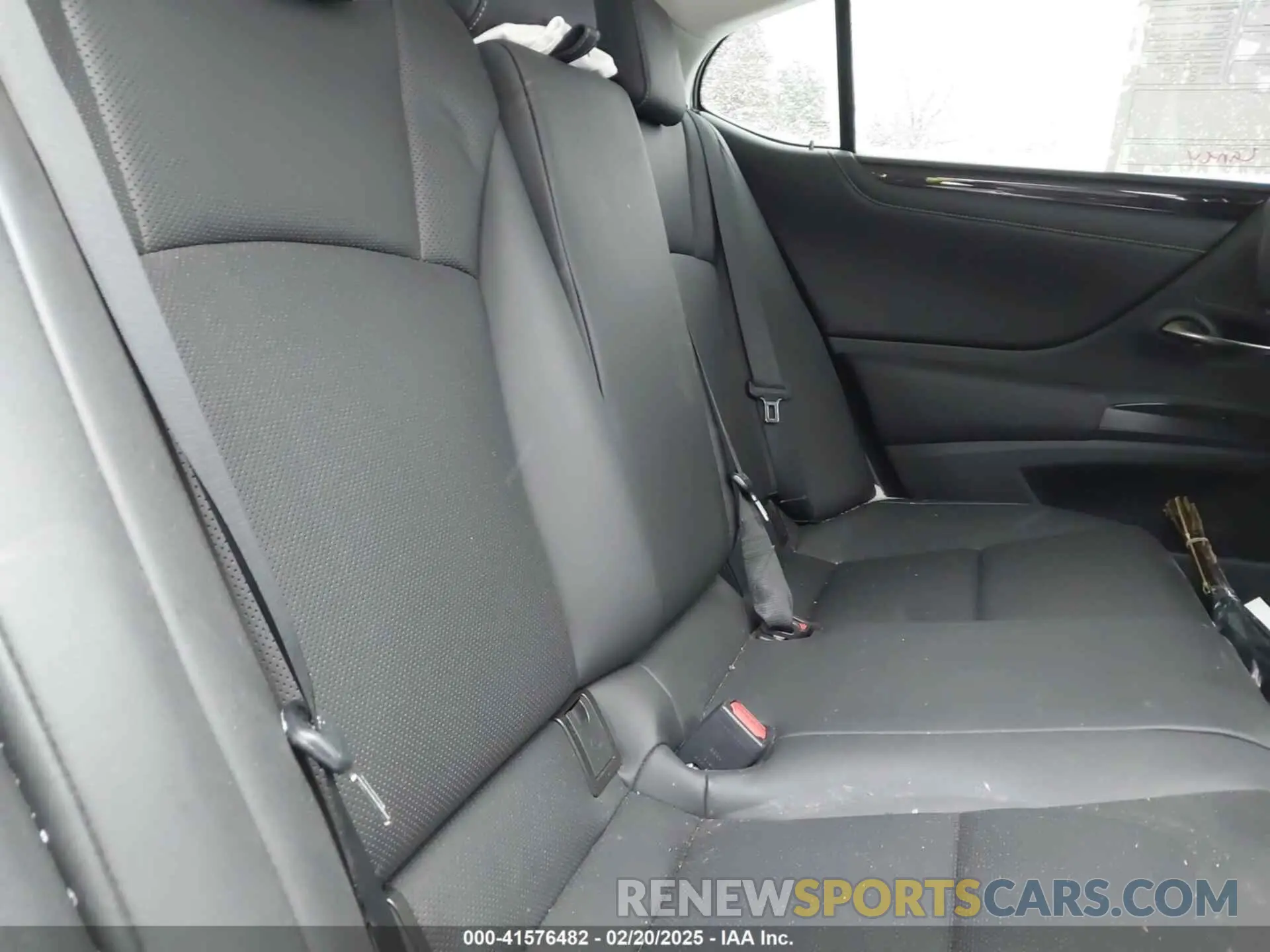 8 Photograph of a damaged car 58ADZ1B14MU091585 LEXUS ES 350 2021