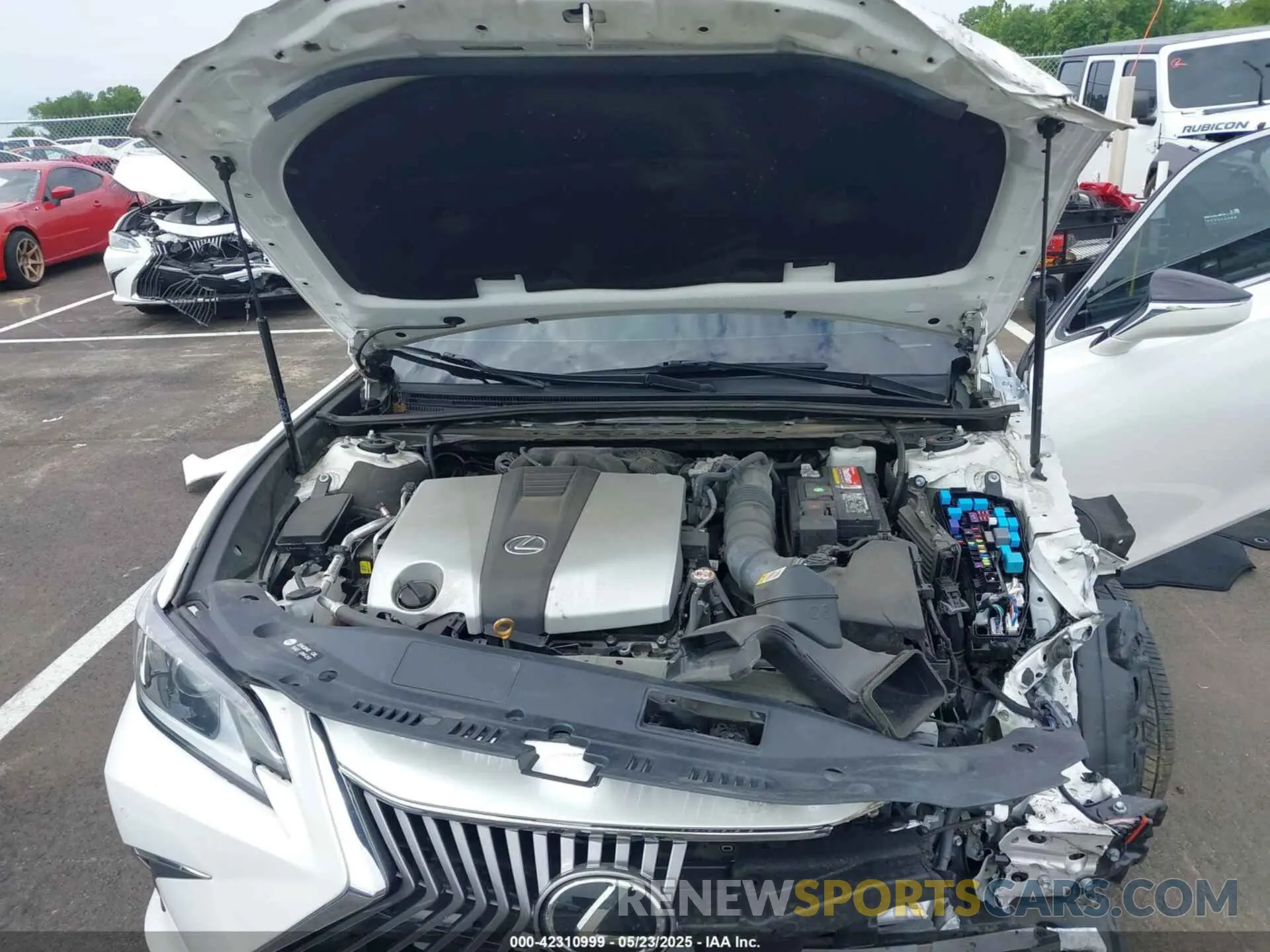 10 Photograph of a damaged car 58ADZ1B14MU100799 LEXUS ES 350 2021