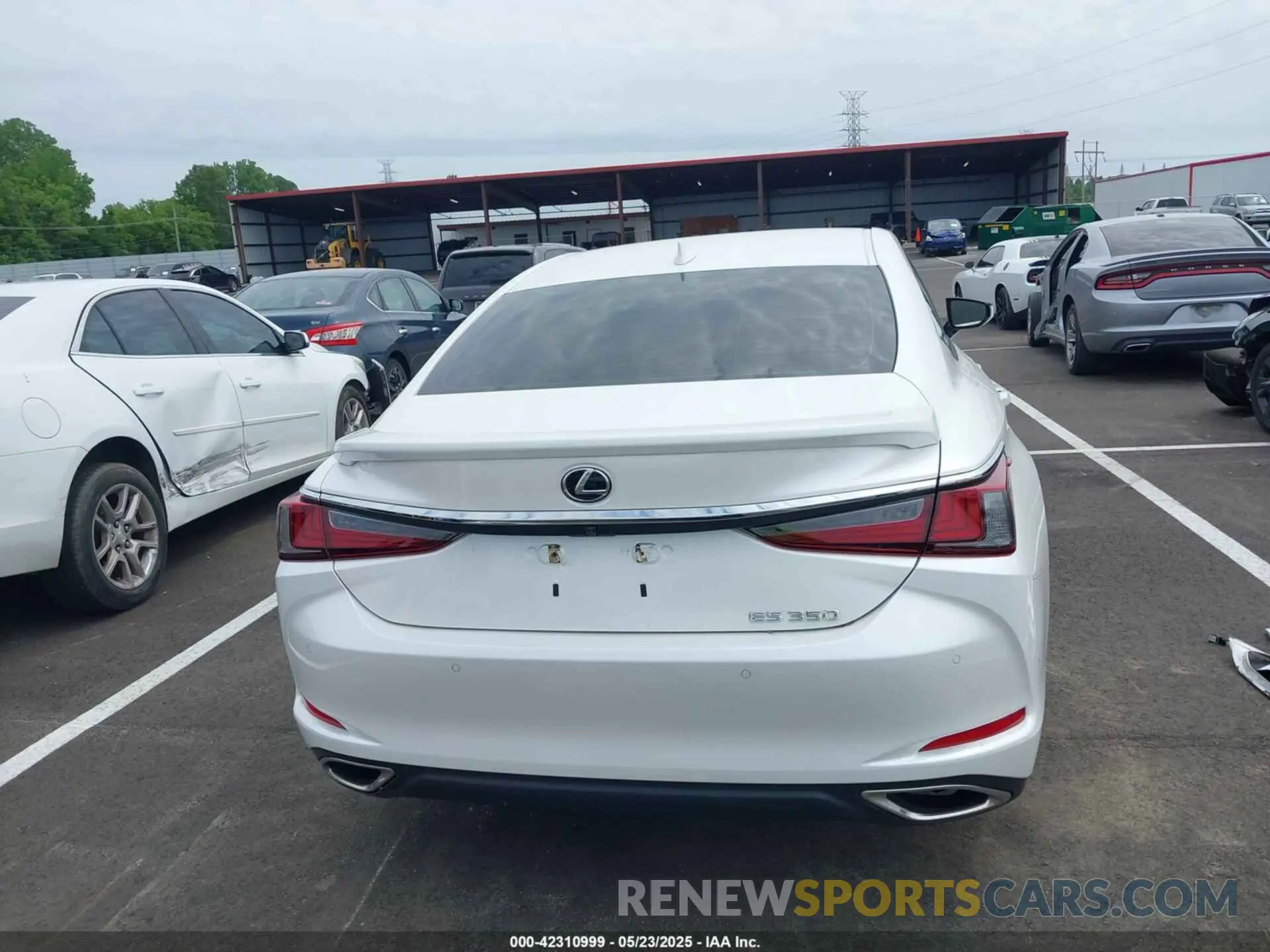 16 Photograph of a damaged car 58ADZ1B14MU100799 LEXUS ES 350 2021