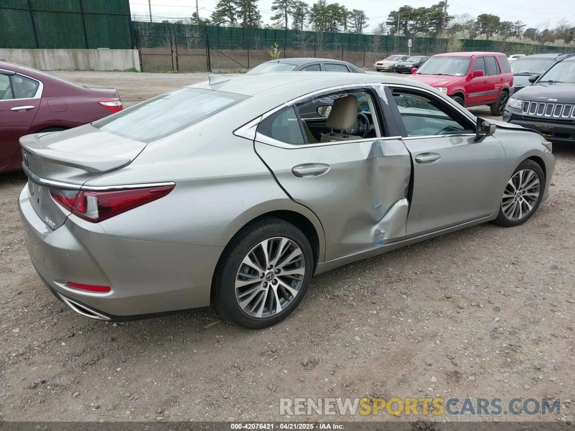 4 Photograph of a damaged car 58ADZ1B15MU098884 LEXUS ES 350 2021