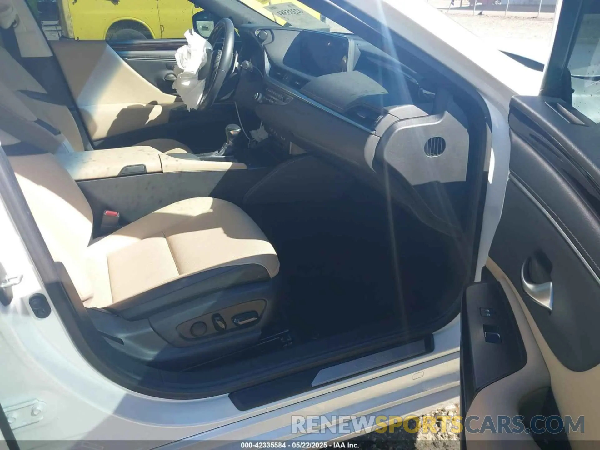 5 Photograph of a damaged car 58ADZ1B17MU086347 LEXUS ES 350 2021