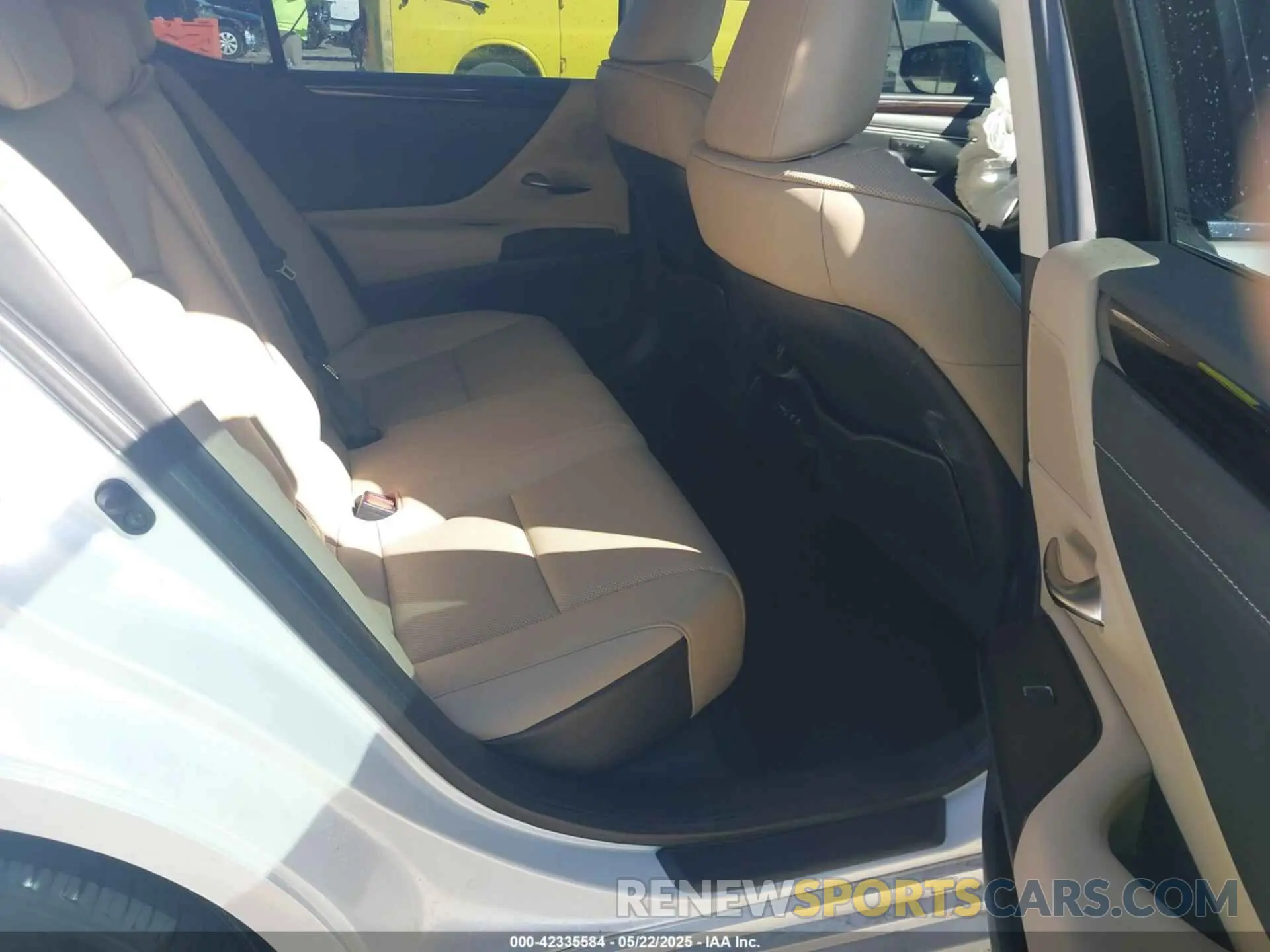 8 Photograph of a damaged car 58ADZ1B17MU086347 LEXUS ES 350 2021