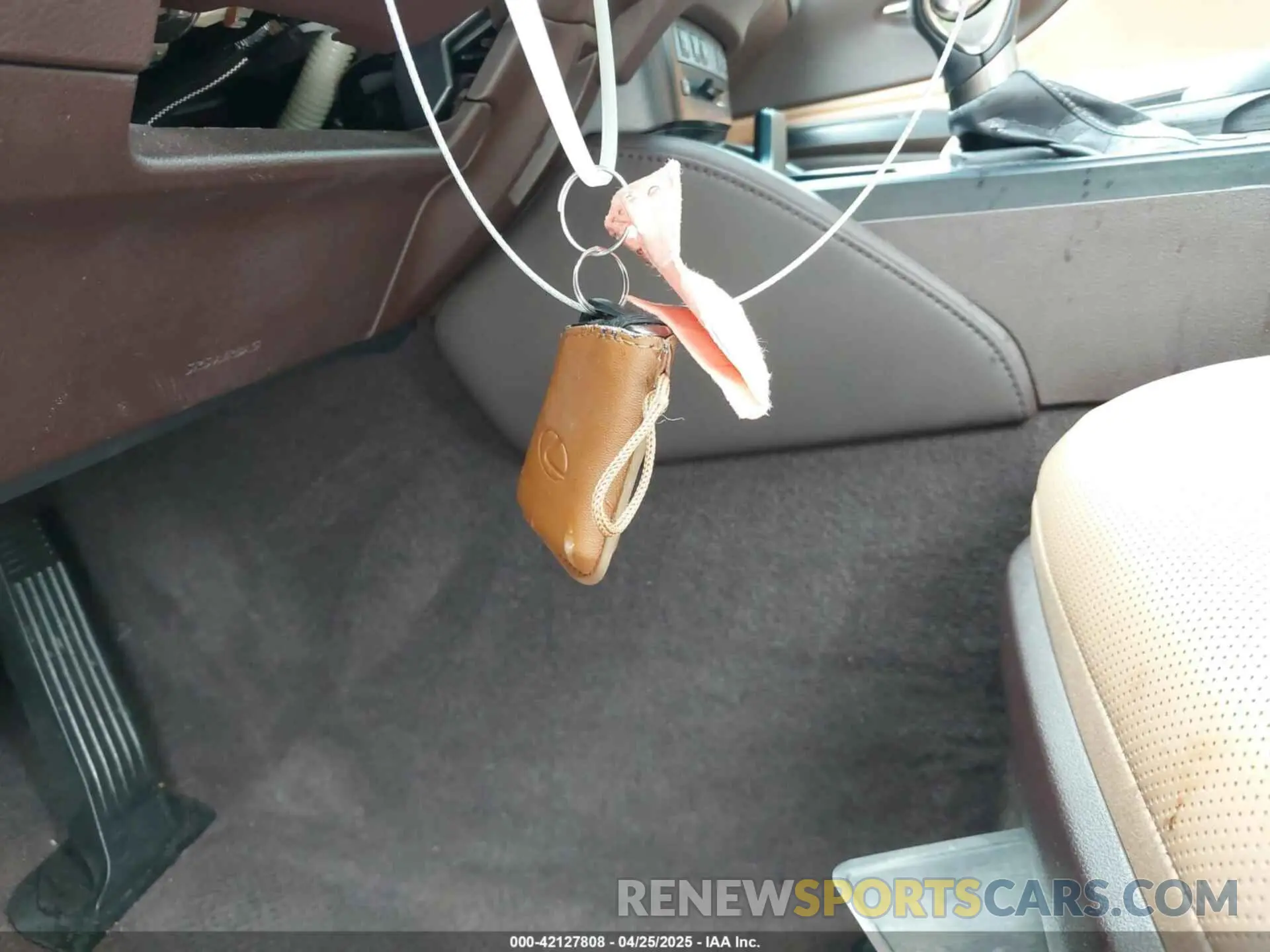 11 Photograph of a damaged car 58ADZ1B19MU098743 LEXUS ES 350 2021