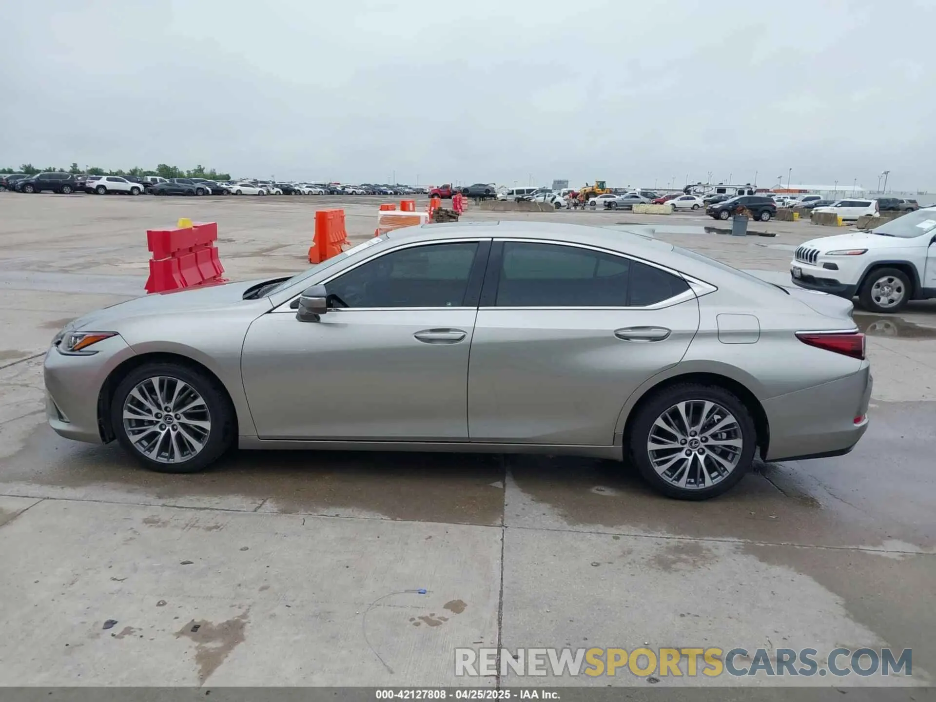 14 Photograph of a damaged car 58ADZ1B19MU098743 LEXUS ES 350 2021