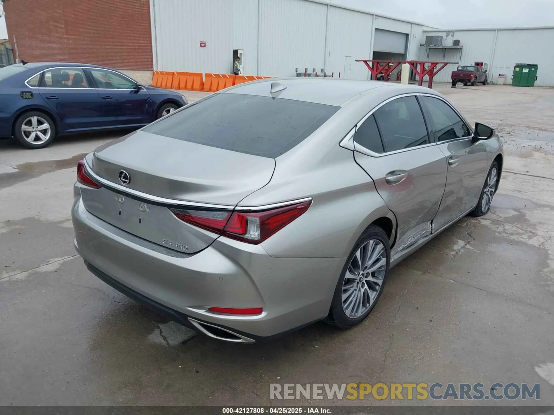 4 Photograph of a damaged car 58ADZ1B19MU098743 LEXUS ES 350 2021