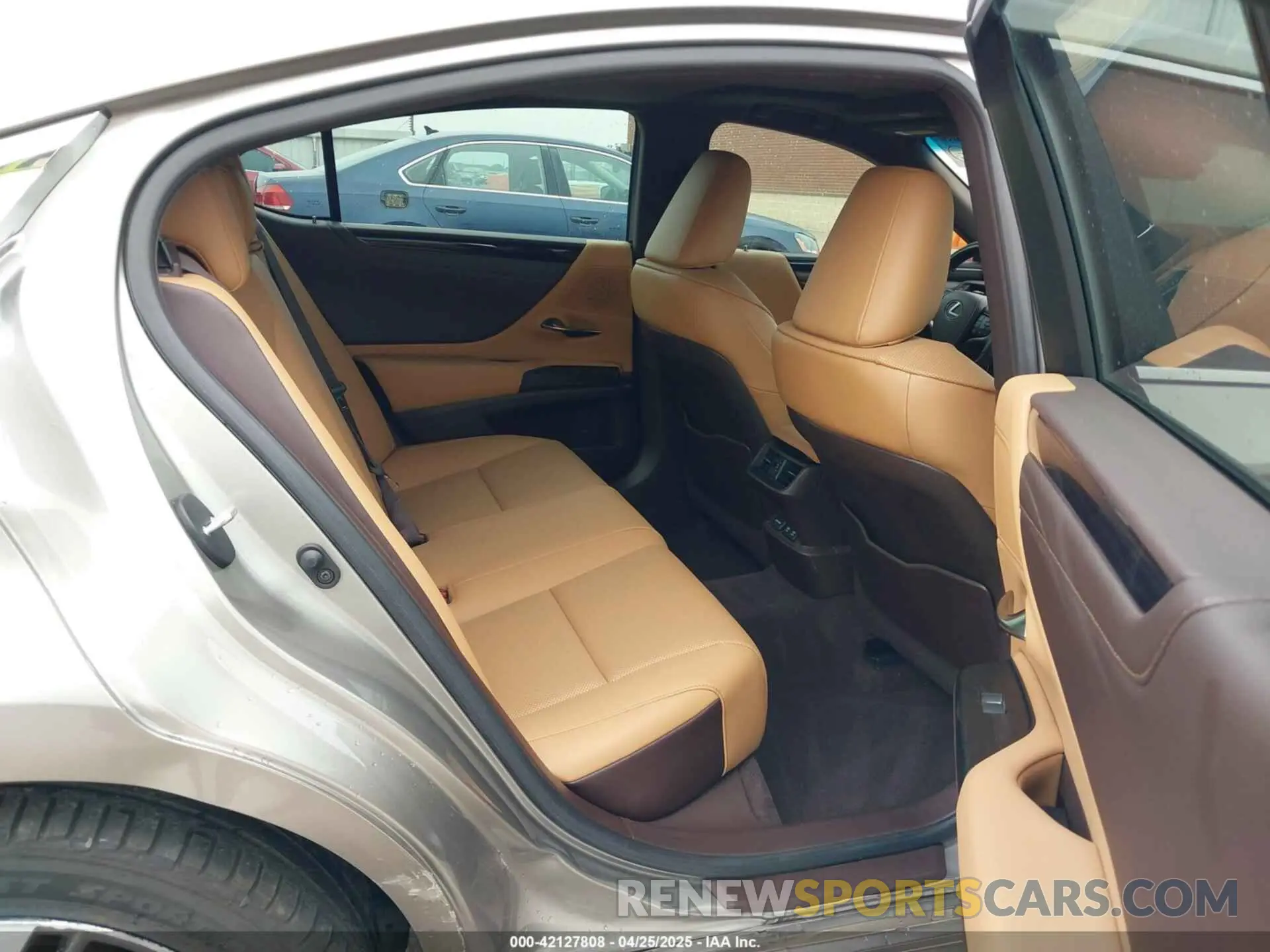 8 Photograph of a damaged car 58ADZ1B19MU098743 LEXUS ES 350 2021