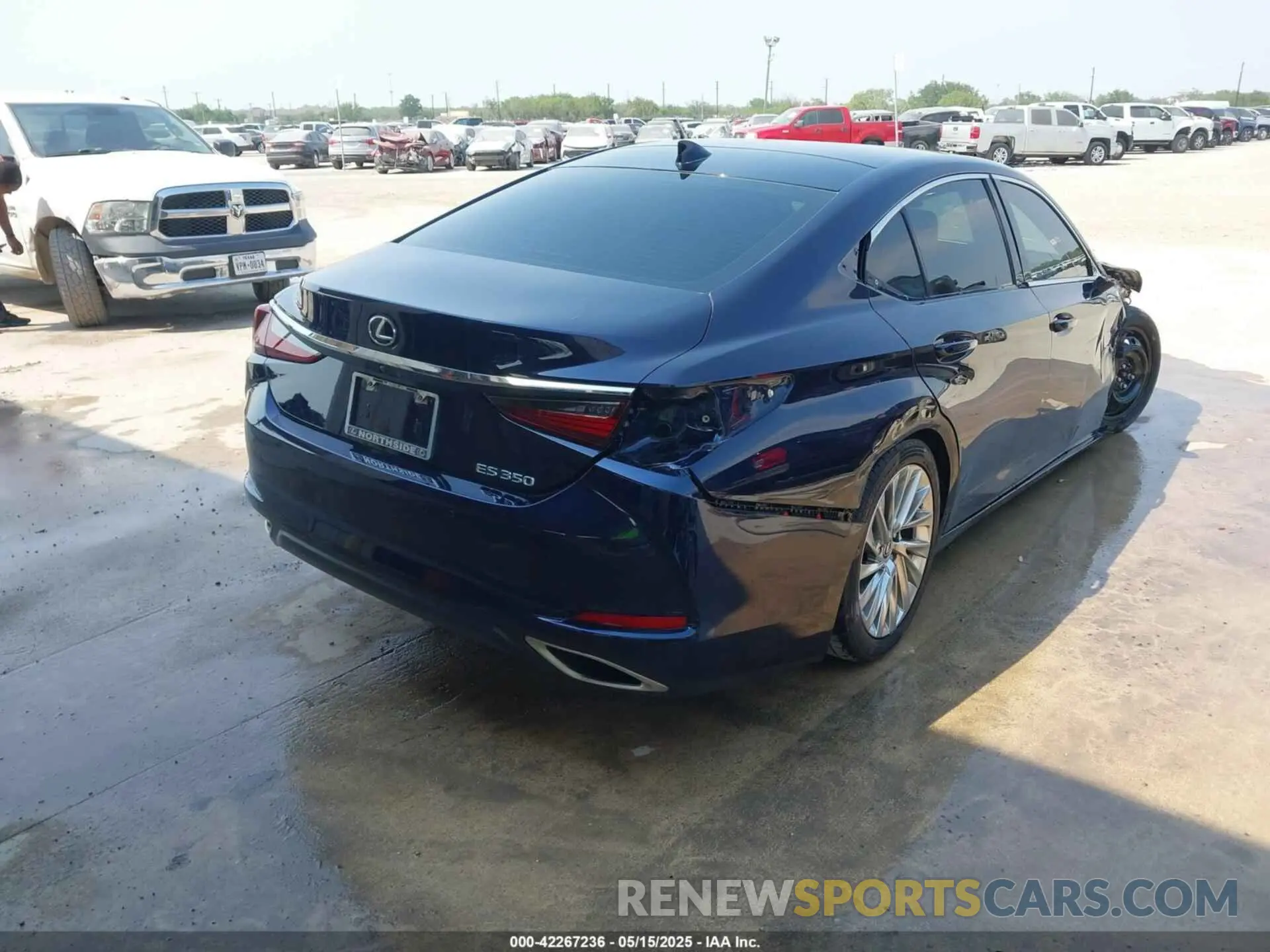 4 Photograph of a damaged car 58AFZ1B14MU101055 LEXUS ES 350 2021