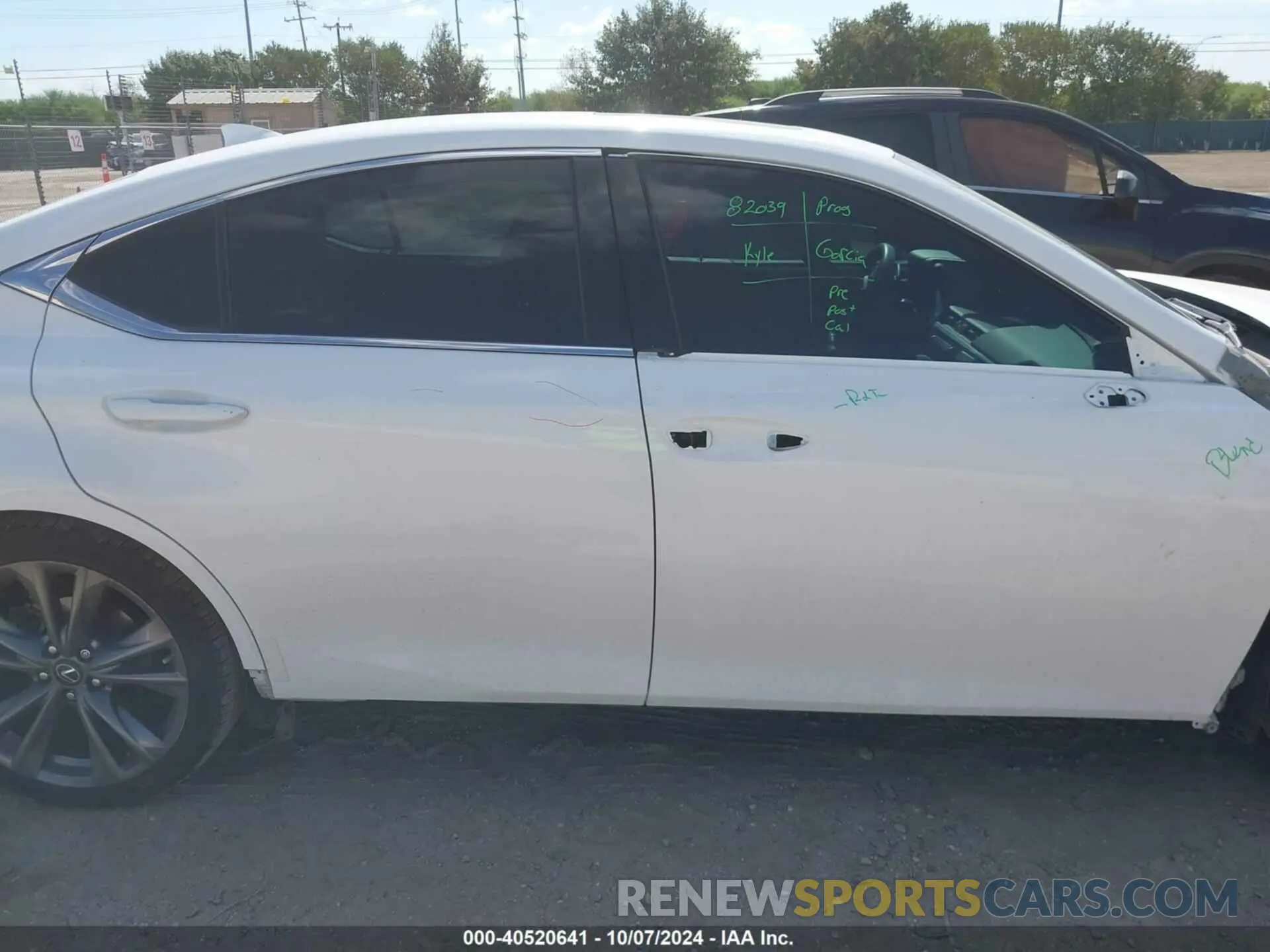 14 Photograph of a damaged car 58AGZ1B19MU084368 LEXUS ES 350 2021