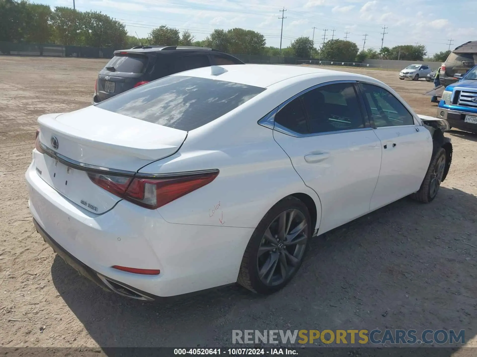 4 Photograph of a damaged car 58AGZ1B19MU084368 LEXUS ES 350 2021